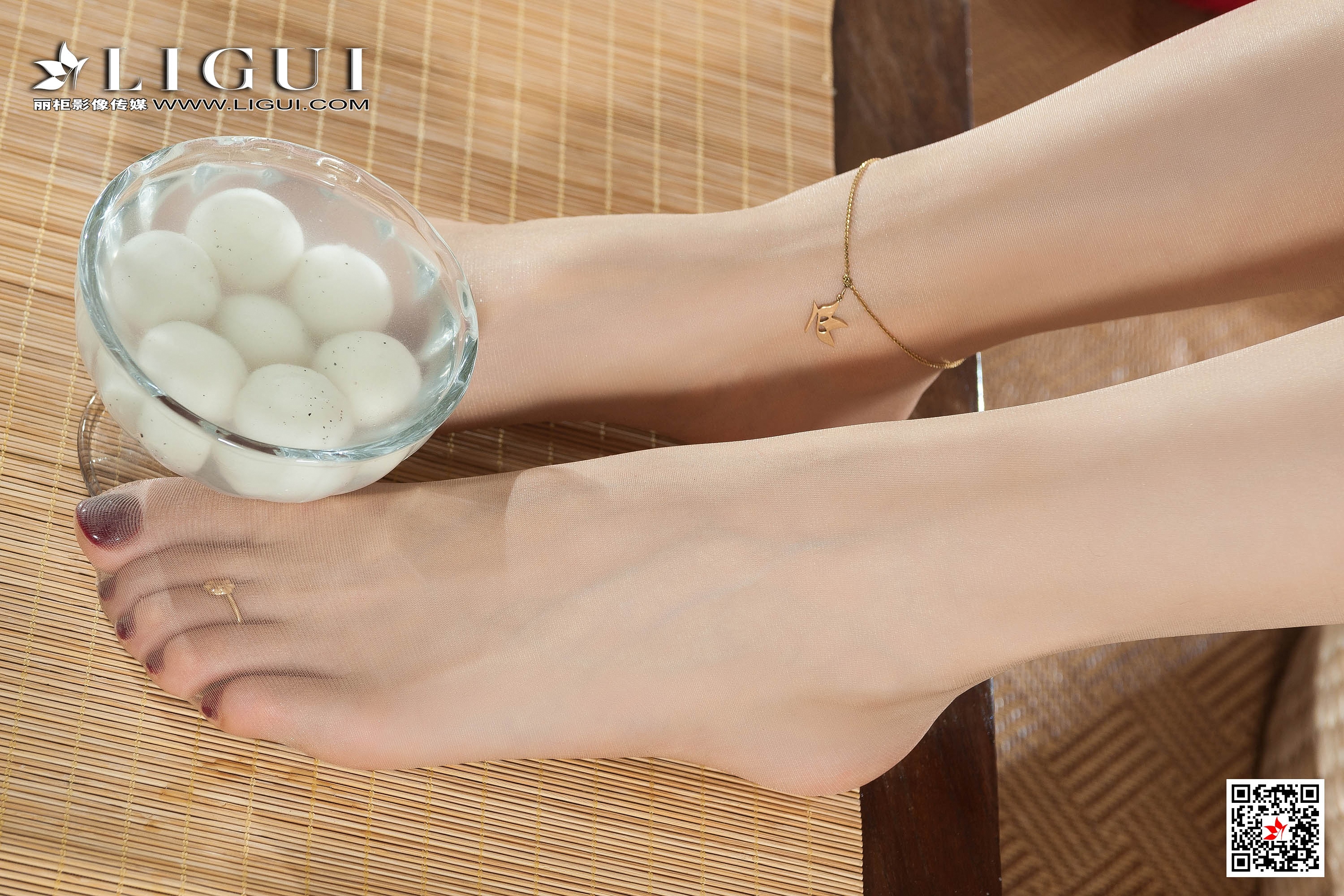 pretty lady dirty feet 98