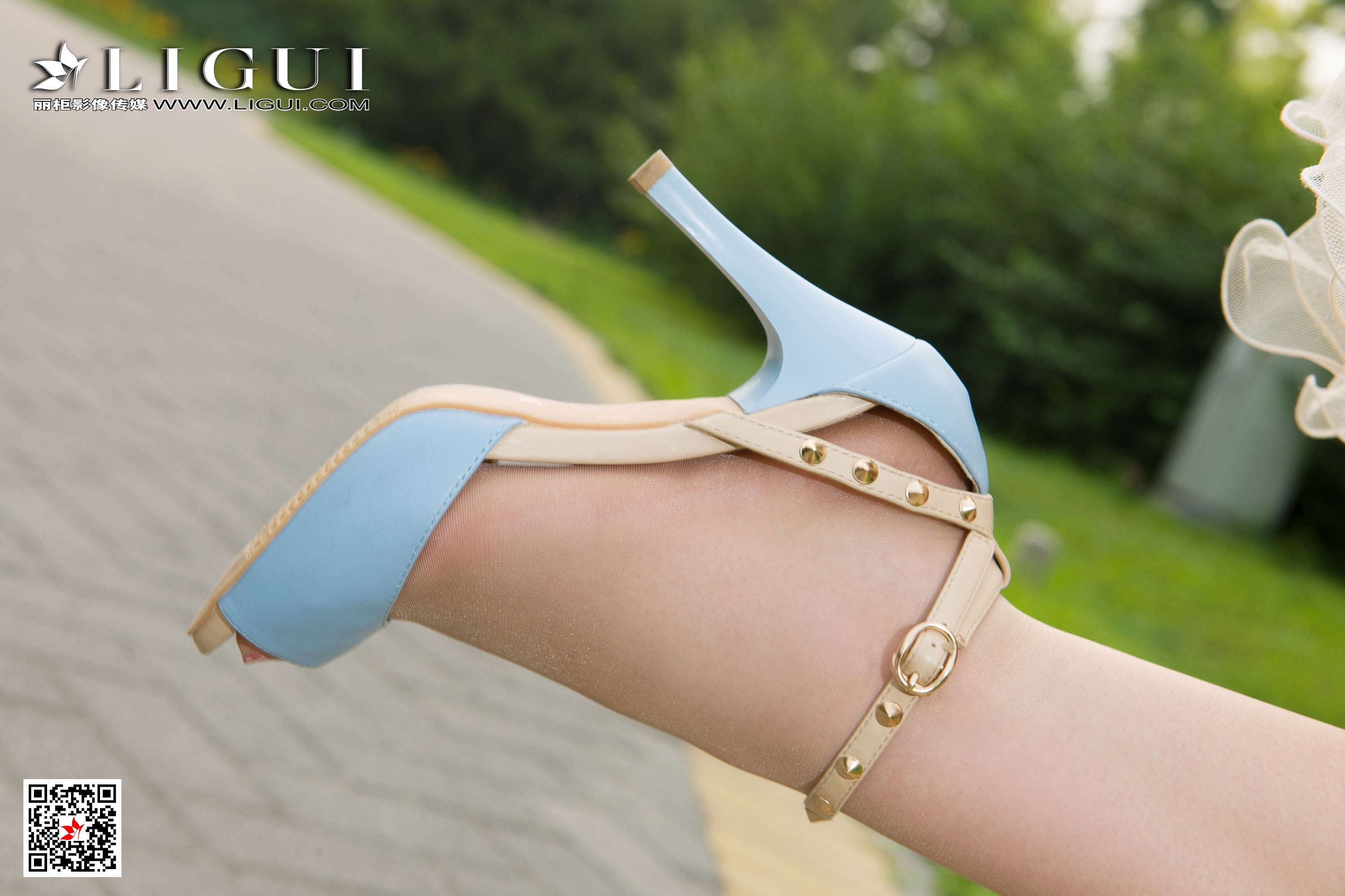 pretty lady dirty feet 99