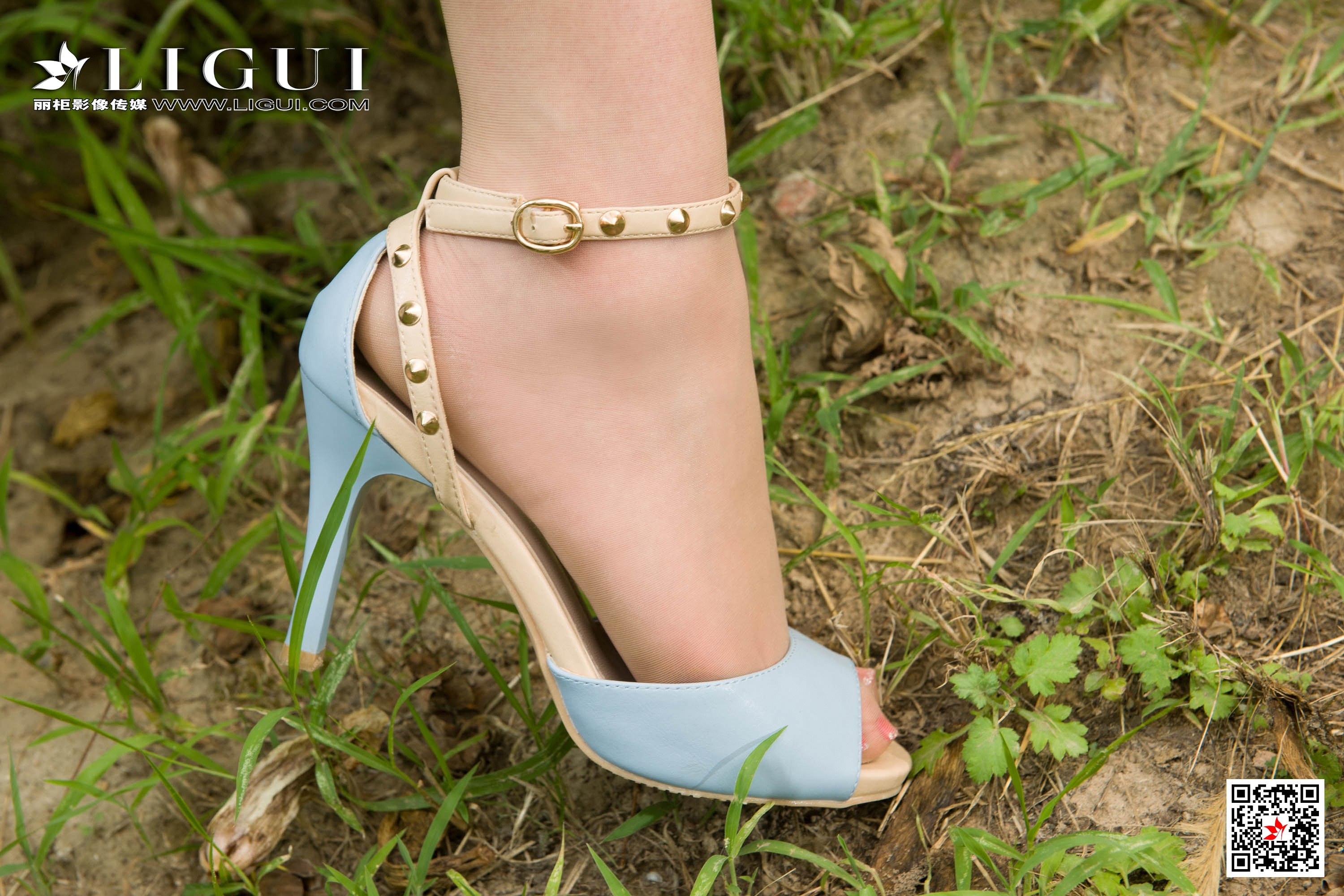 pretty lady dirty feet 99