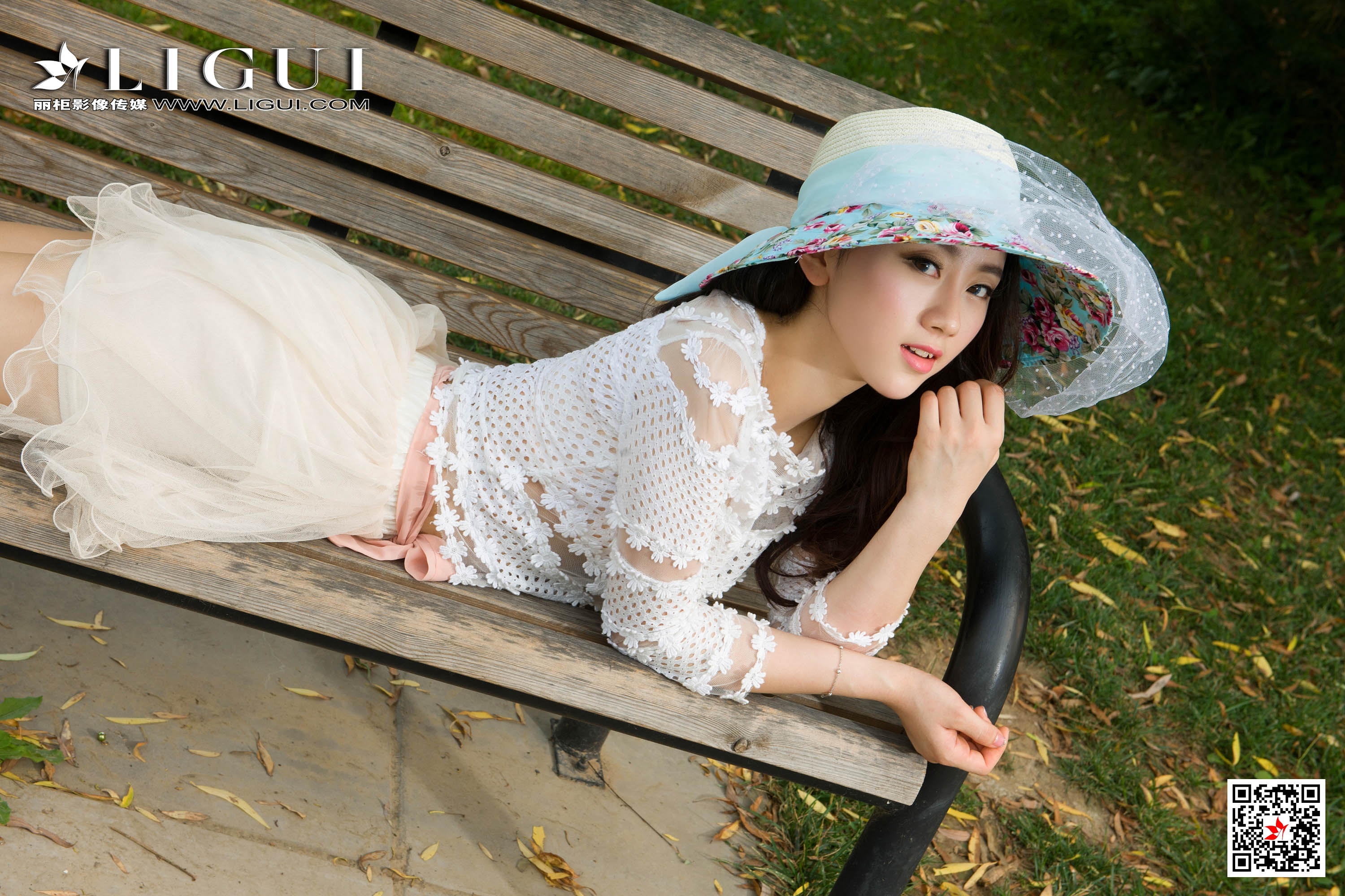 pretty lady dirty feet 99