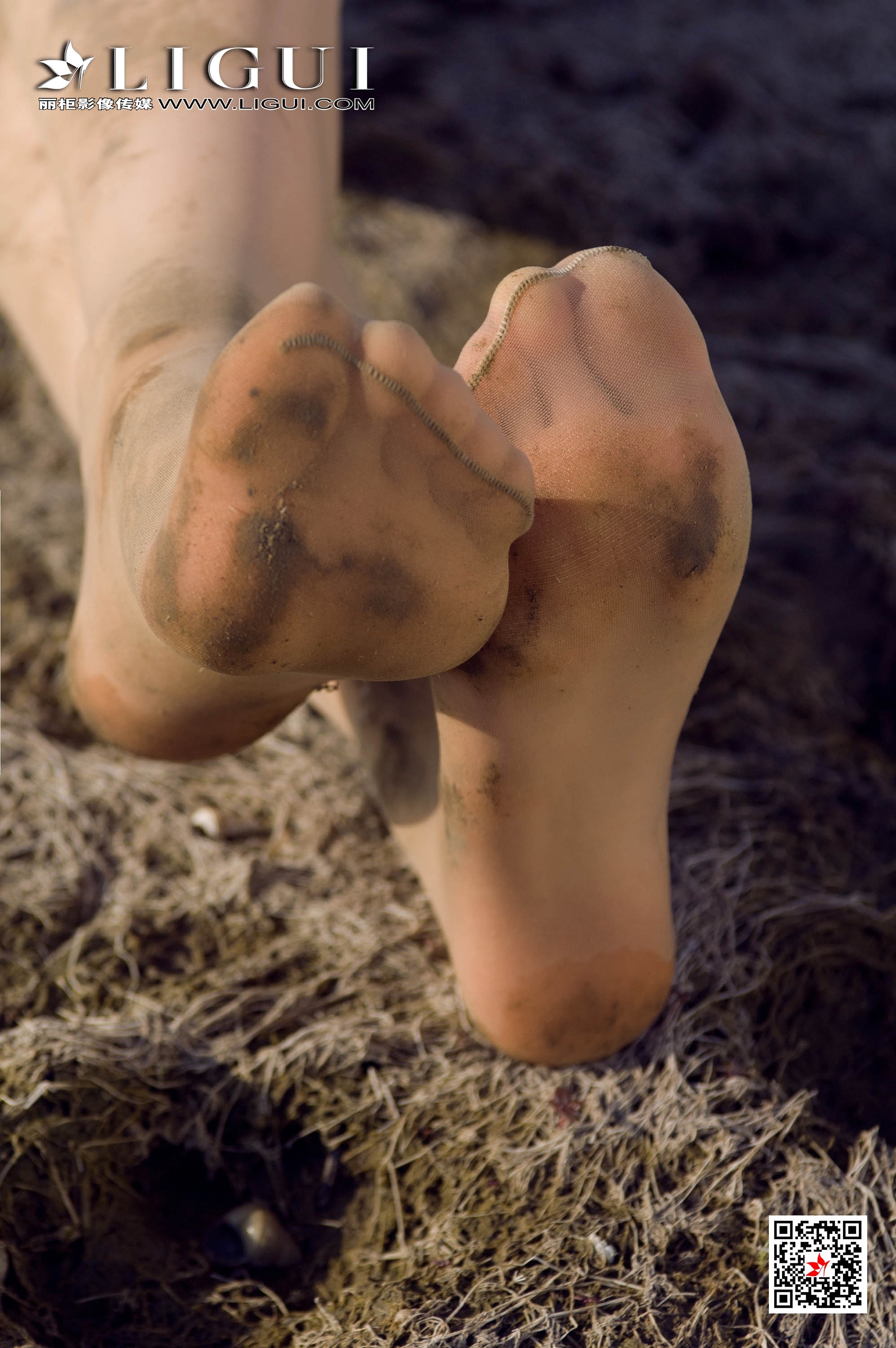 pretty lady dirty feet 100