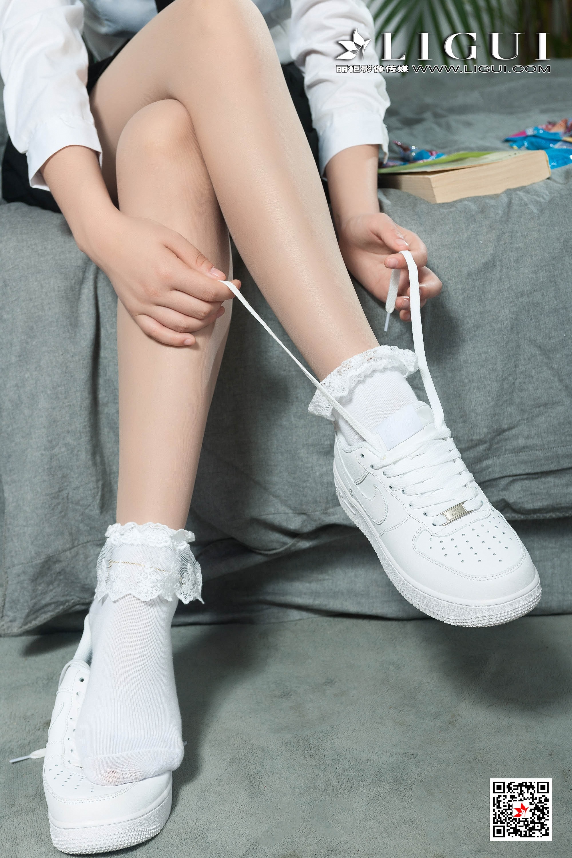 pretty lady dirty feet 103