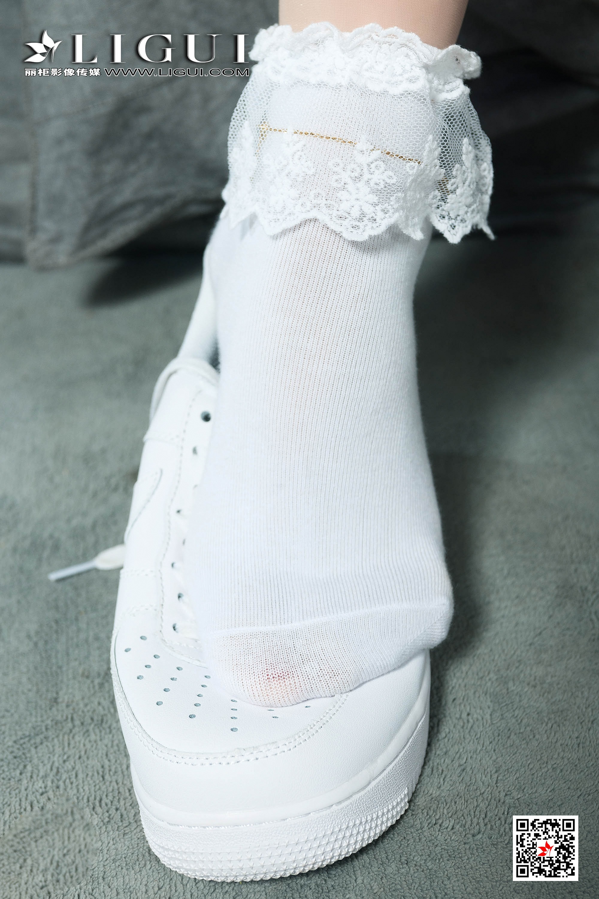 pretty lady dirty feet 103