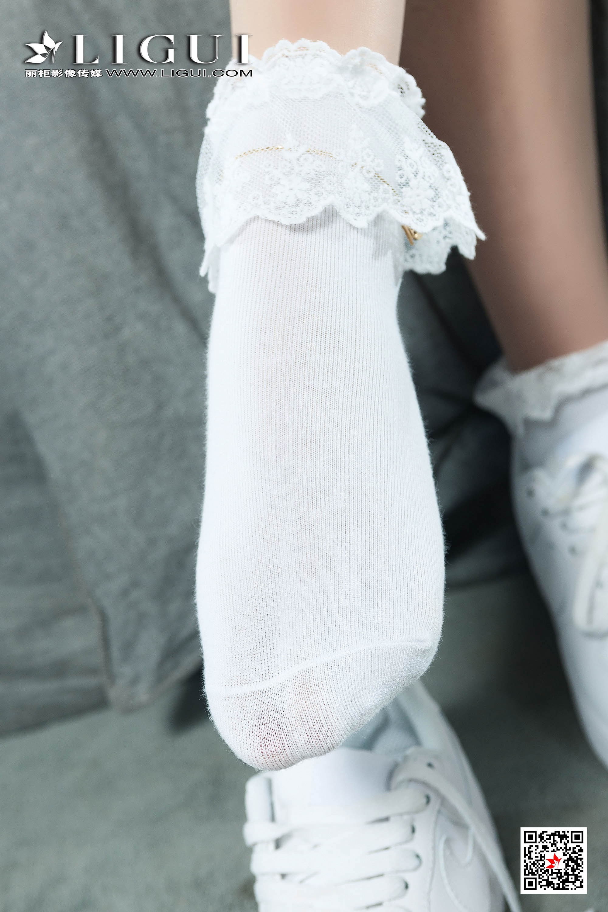 pretty lady dirty feet 103