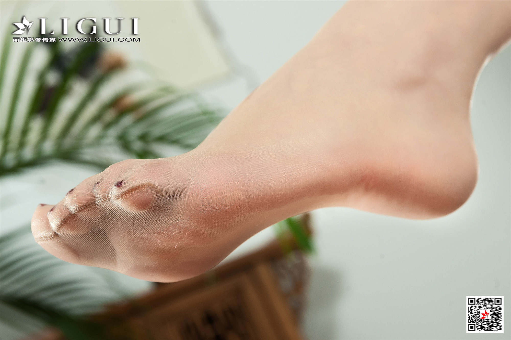 pretty lady dirty feet 105