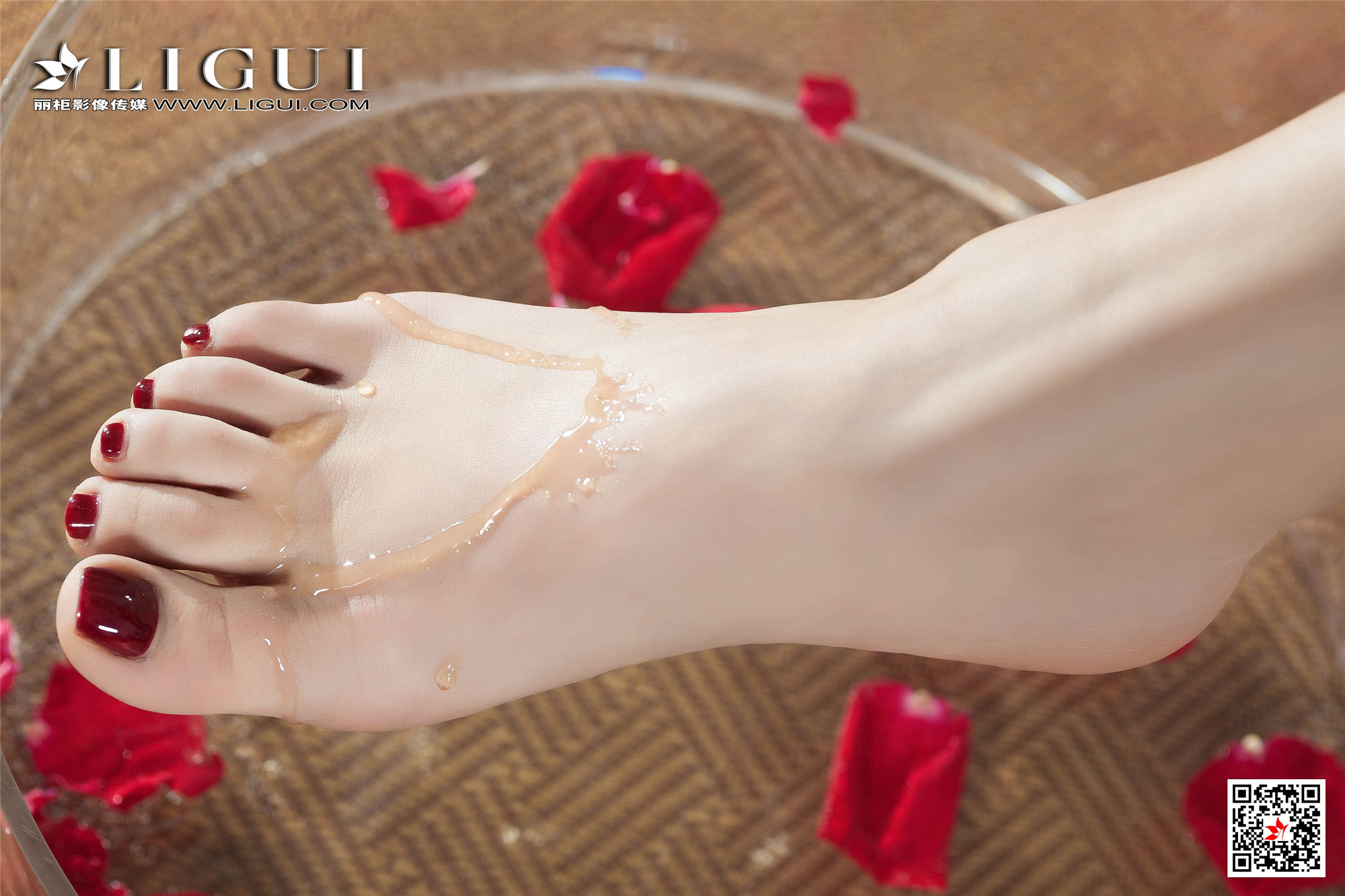 pretty lady dirty feet 105