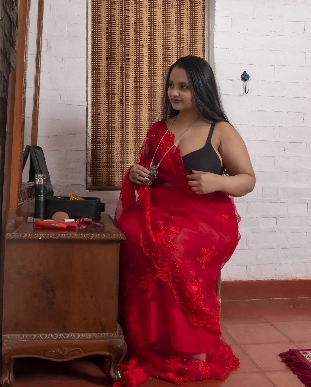 Zoya khan from sonagachi saree