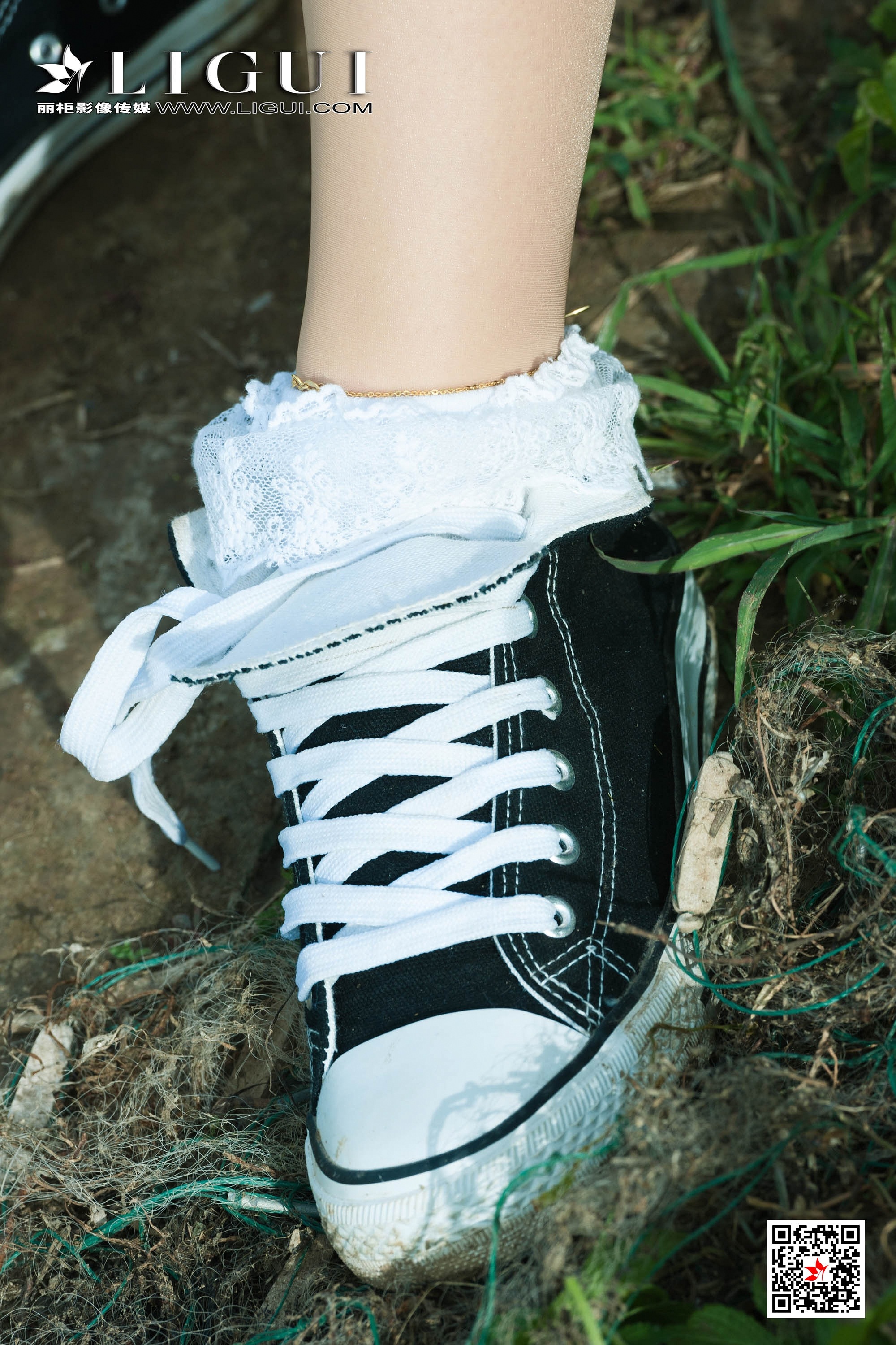 pretty lady dirty feet 106