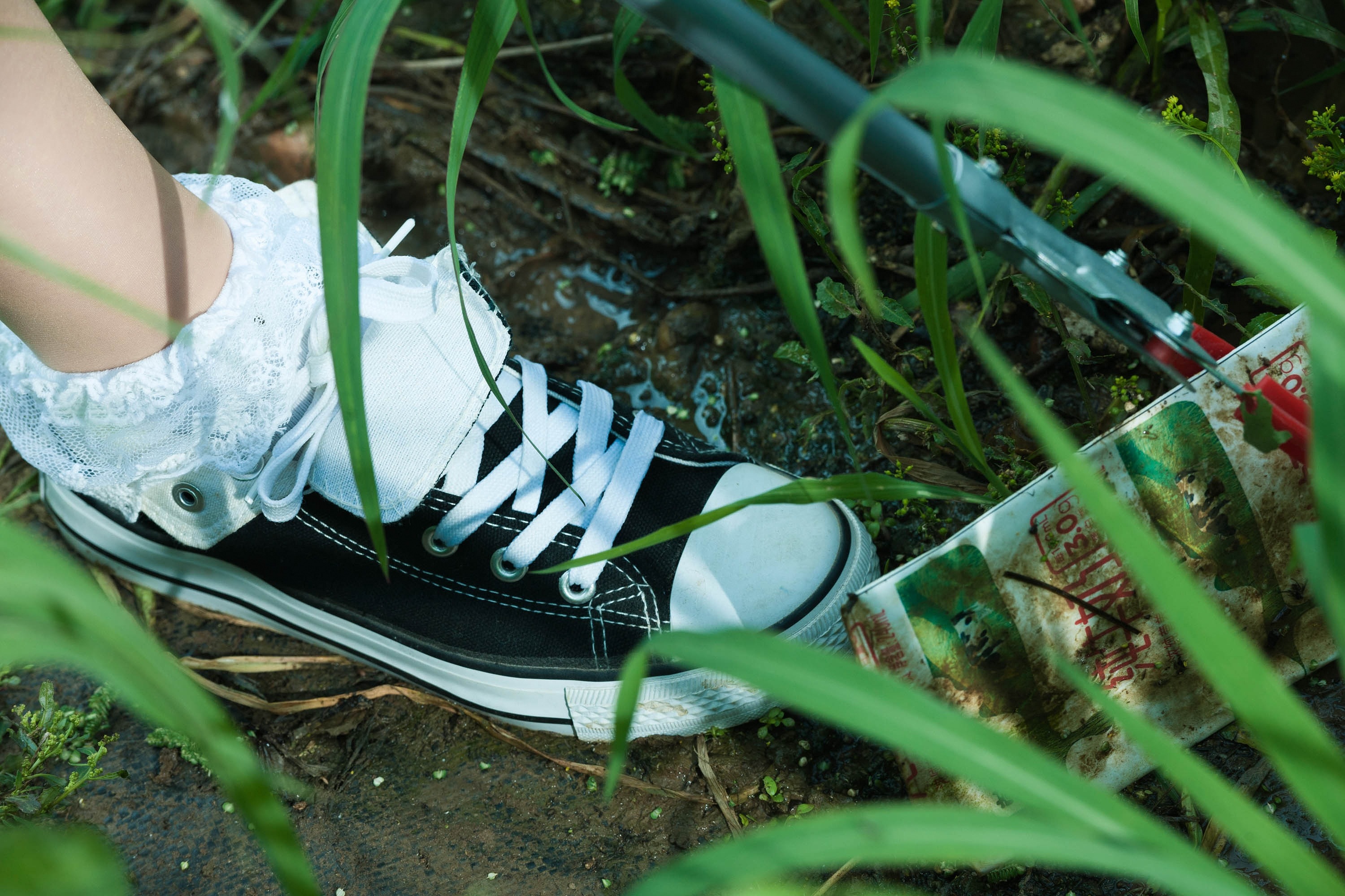 pretty lady dirty feet 106