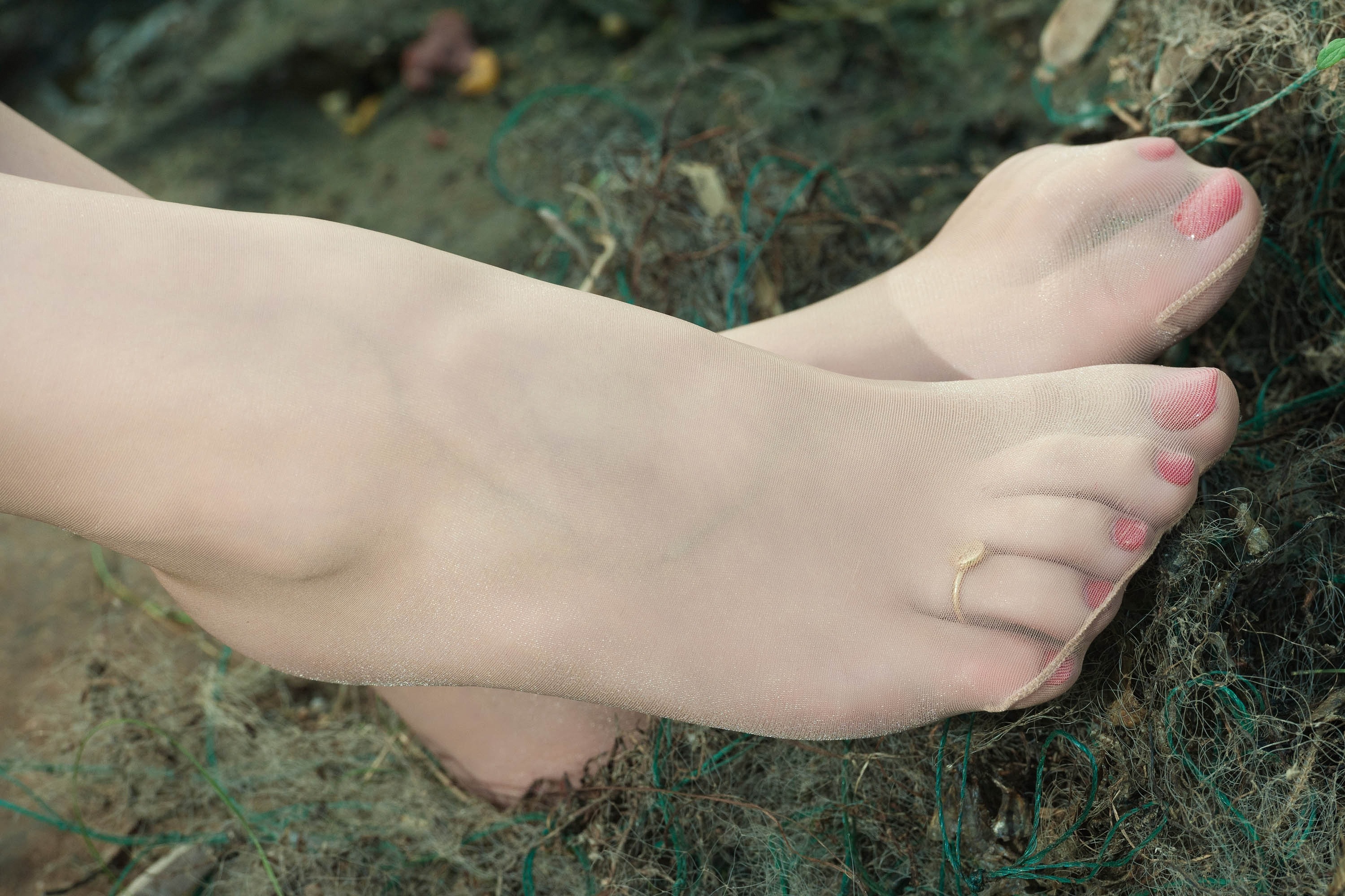 pretty lady dirty feet 106