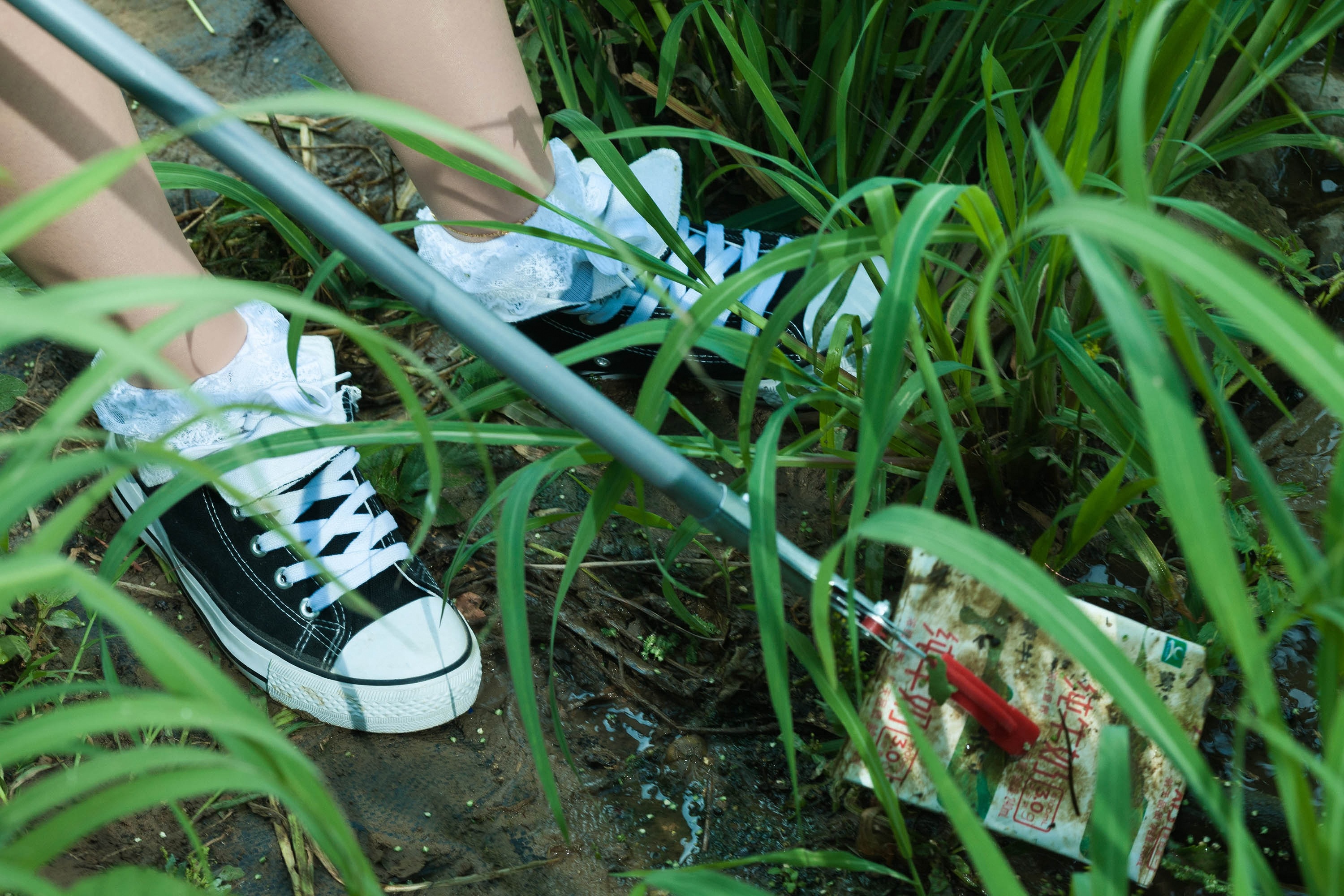 pretty lady dirty feet 106