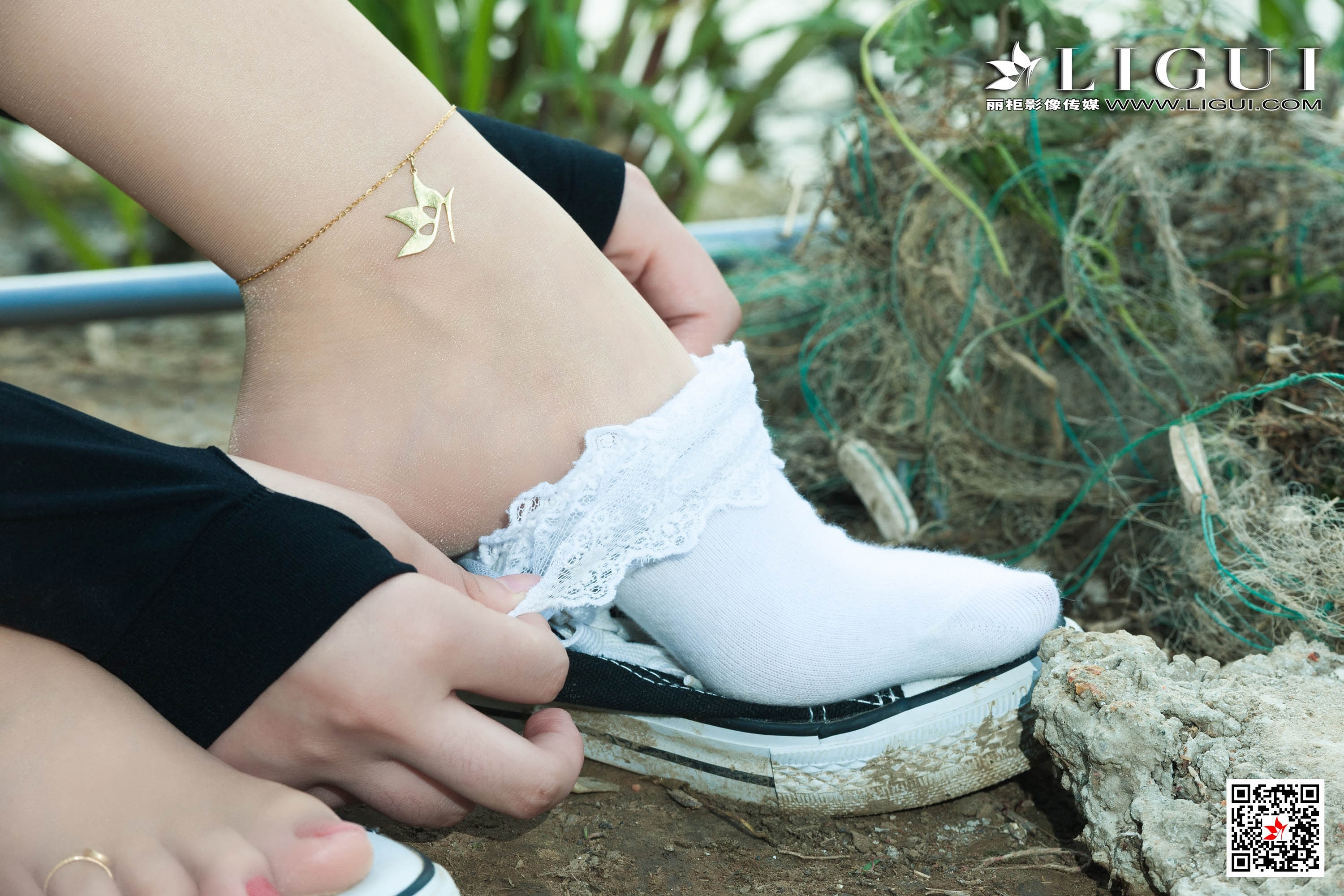 pretty lady dirty feet 106