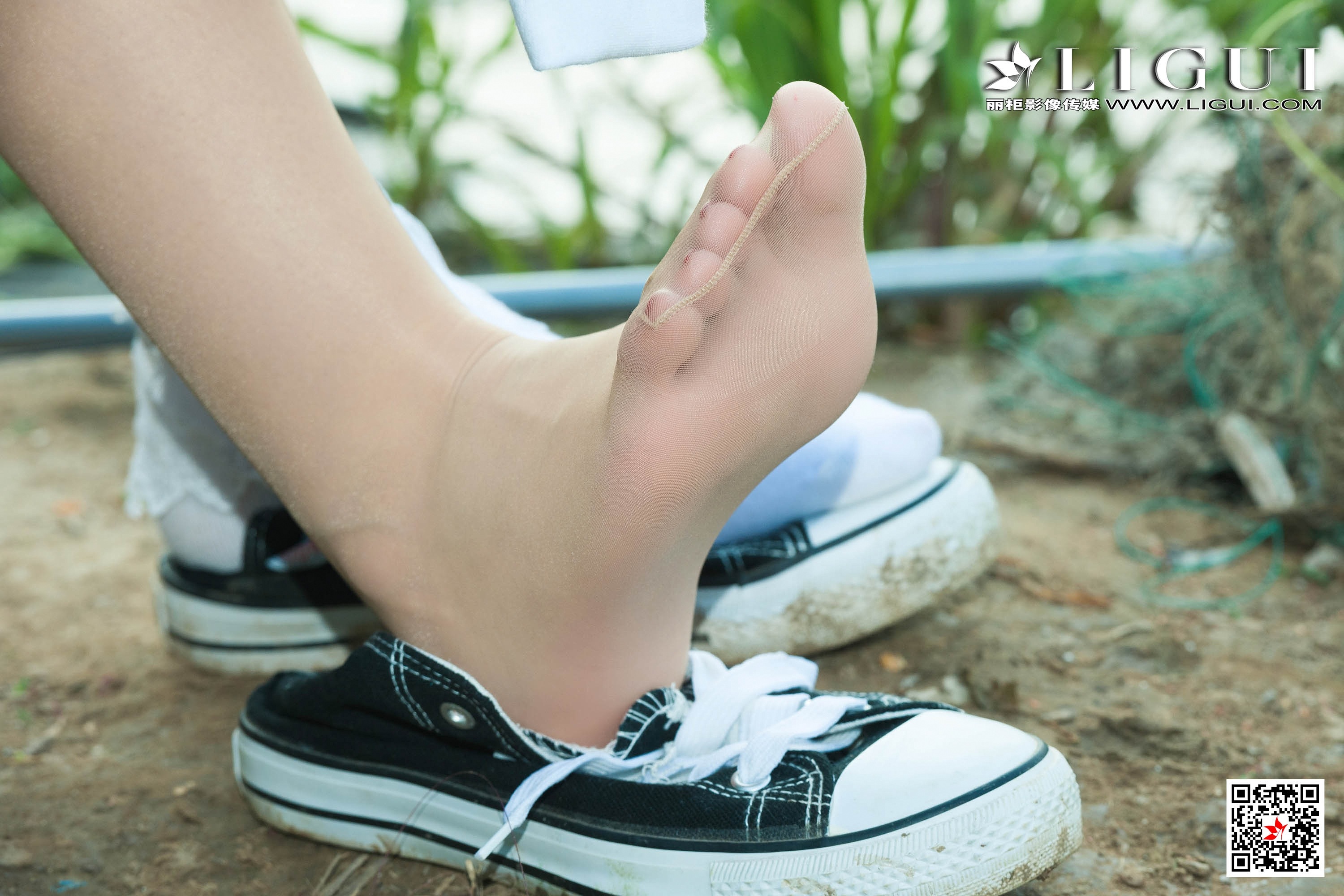 pretty lady dirty feet 106