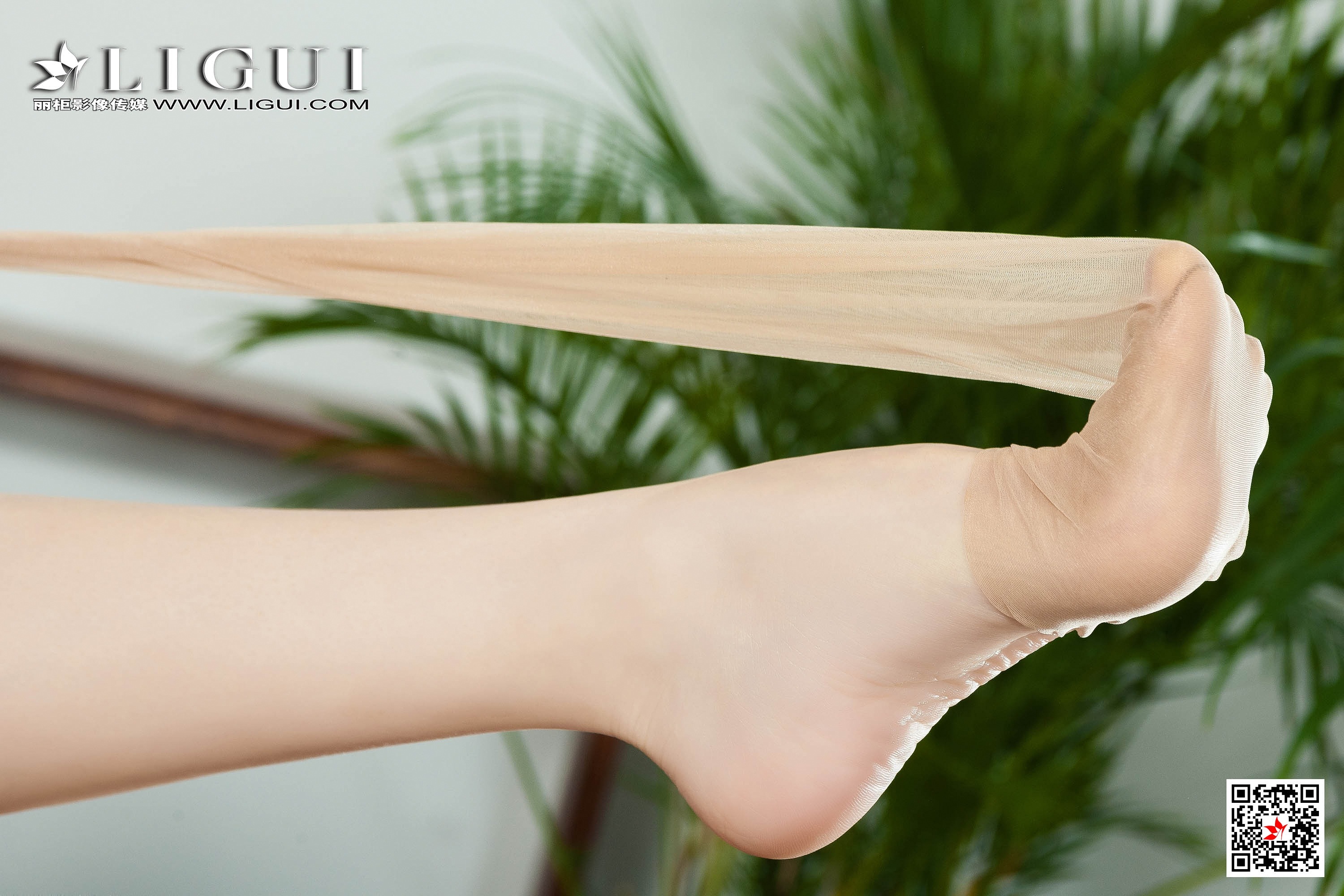 pretty lady dirty feet 107