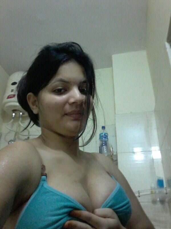 Horny Lady Selfshot Nude Pics