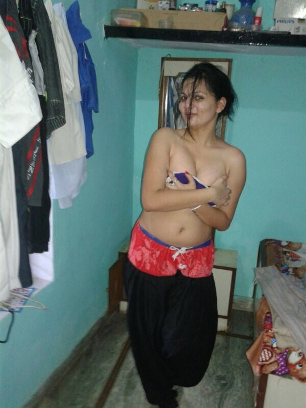 Horny Lady Selfshot Nude Pics