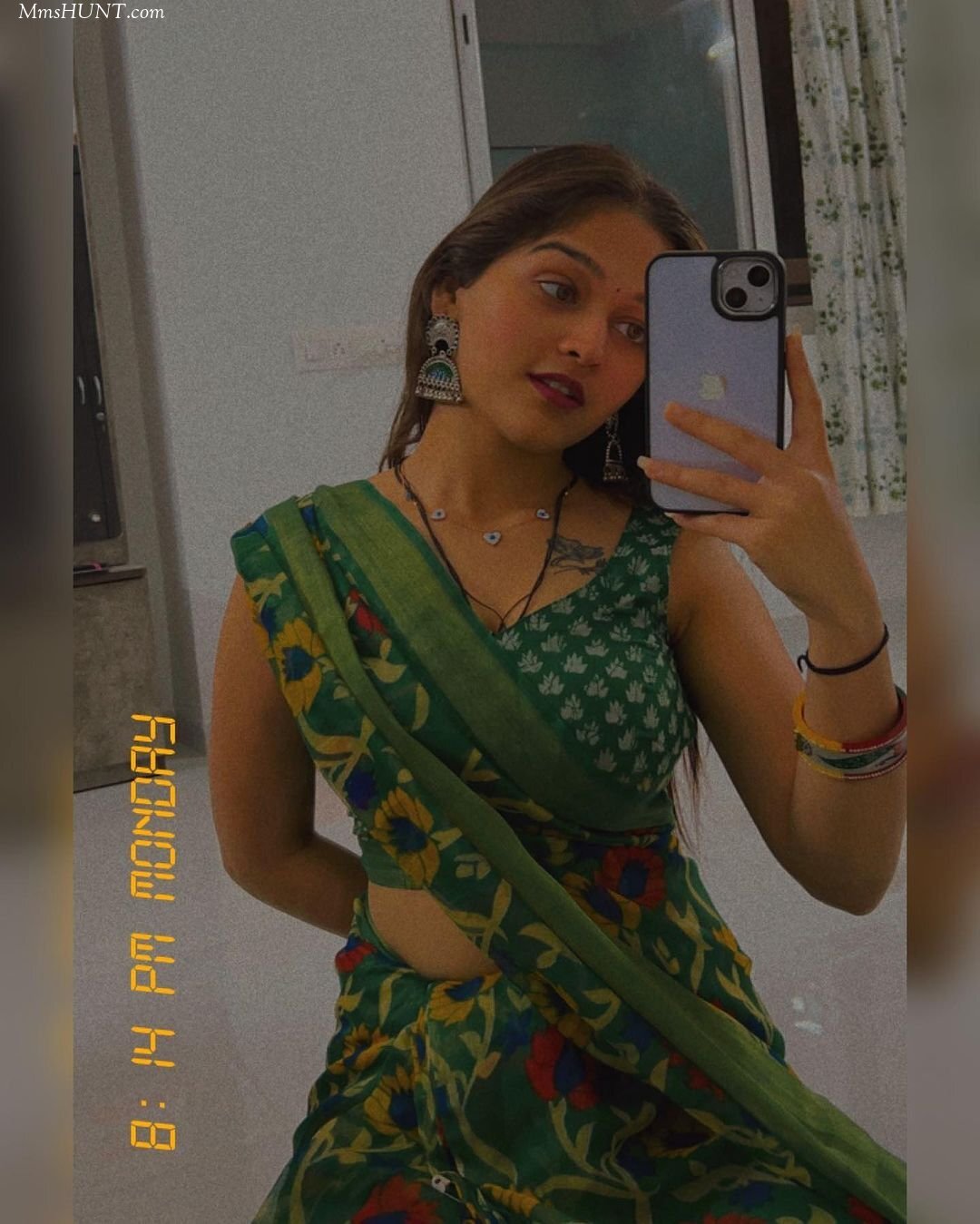 Horny Girl Nude pics to Lover