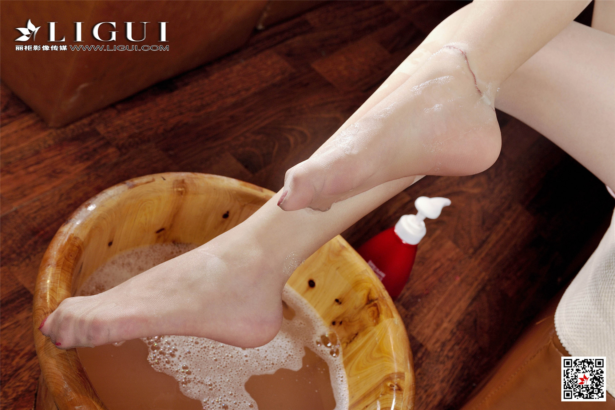 pretty lady dirty feet 108