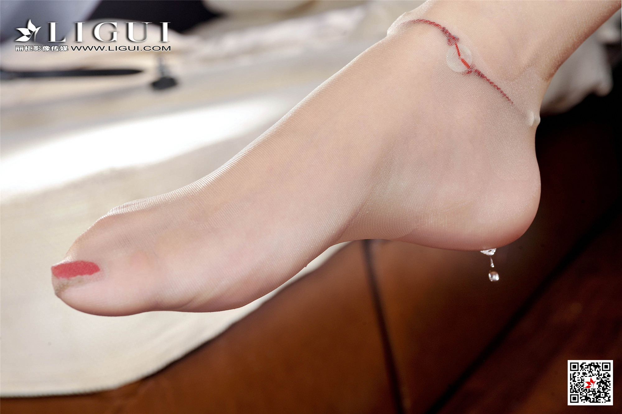 pretty lady dirty feet 108