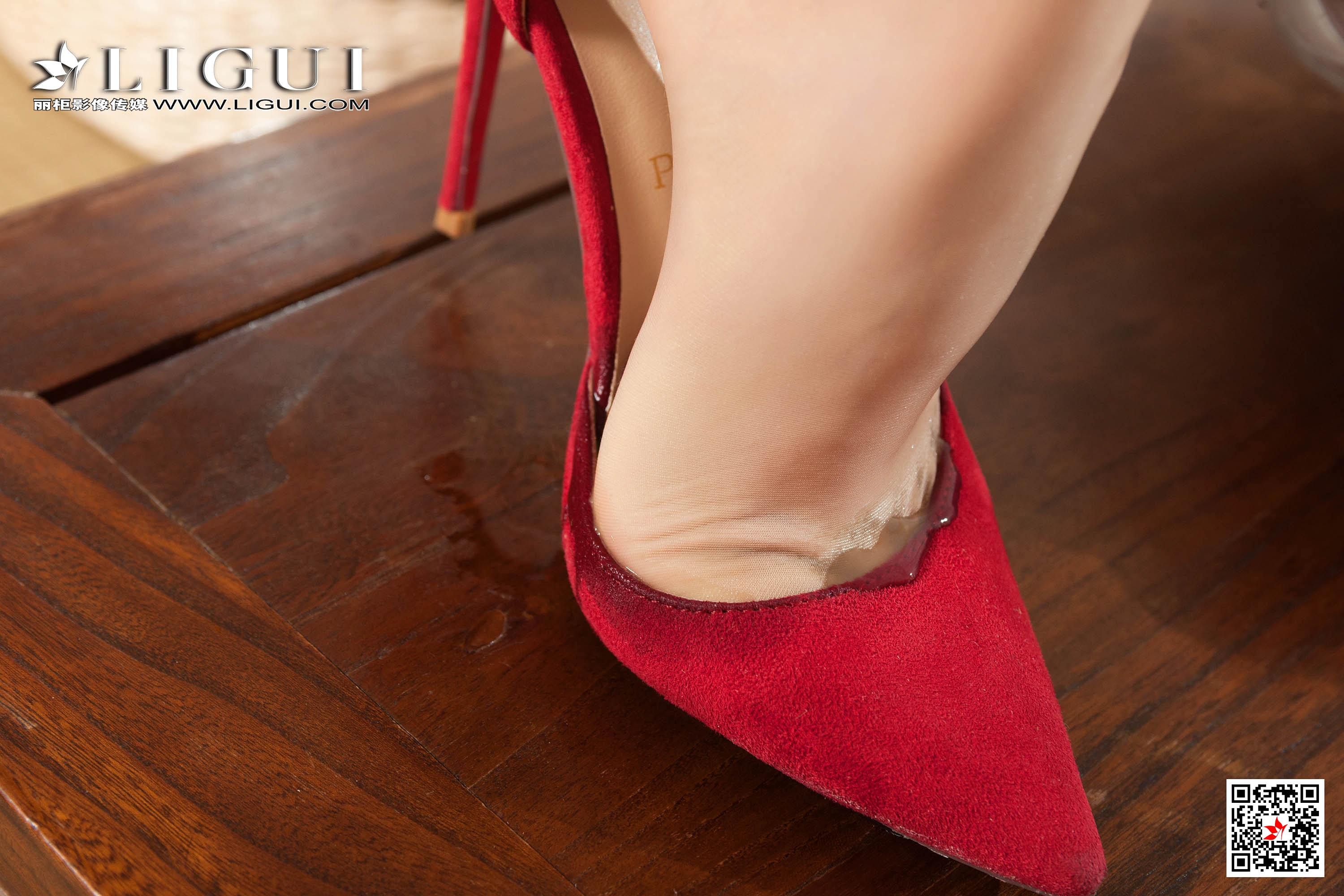 pretty lady dirty feet 110