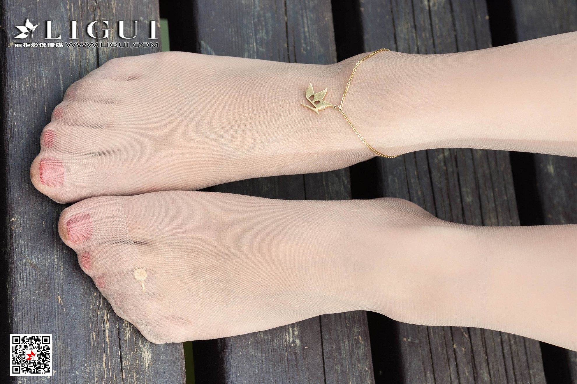 pretty lady dirty feet 111