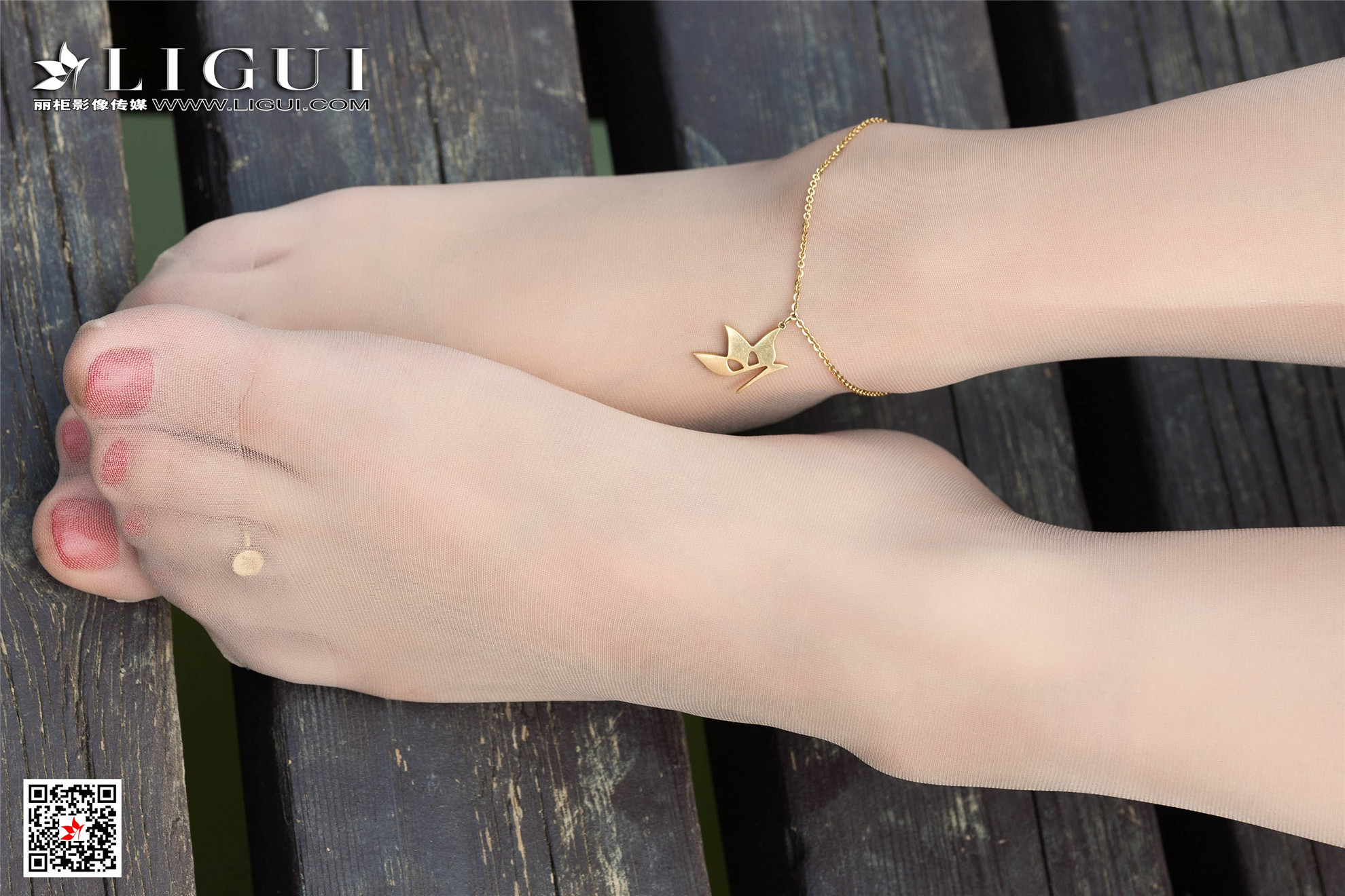 pretty lady dirty feet 111