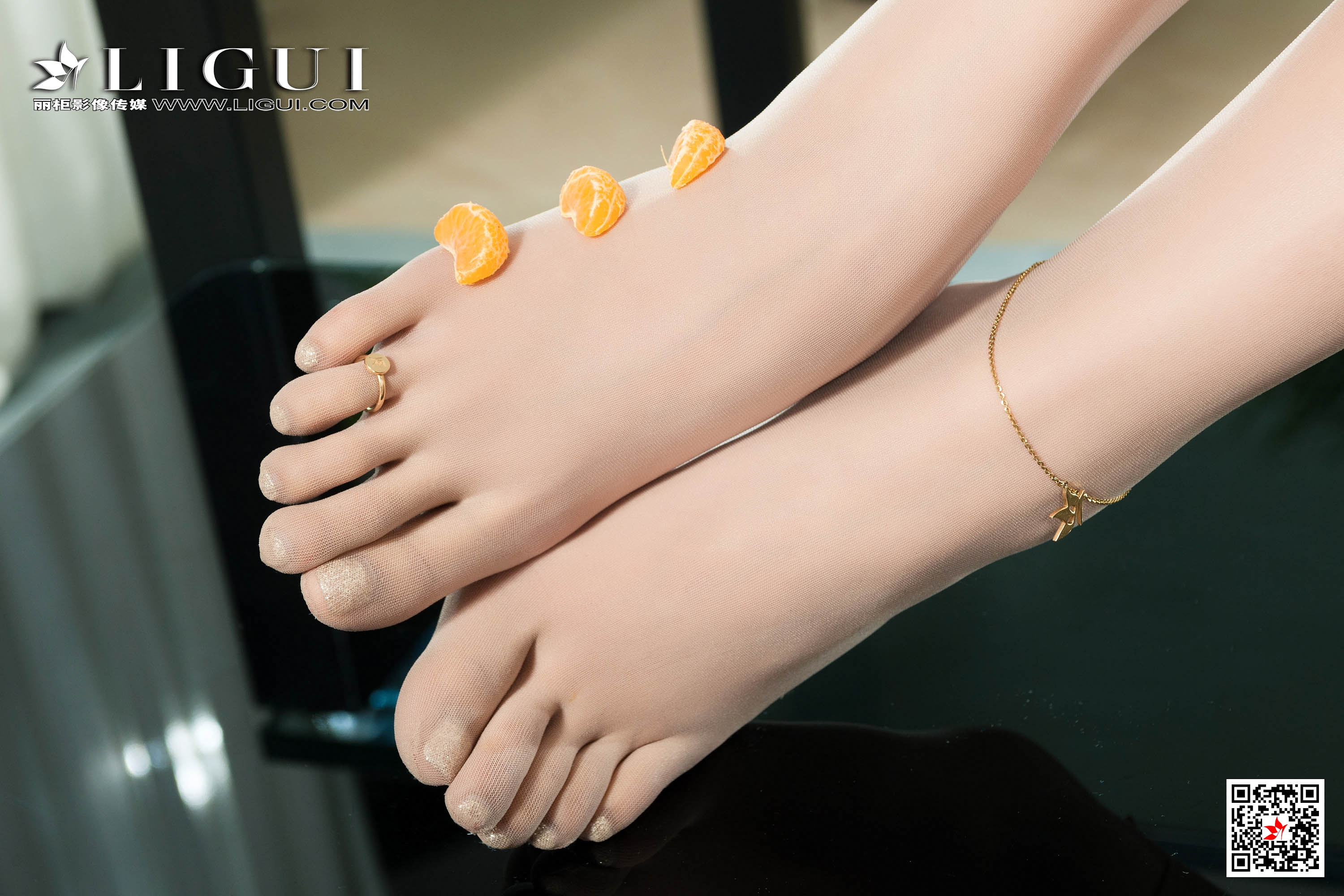 pretty lady dirty feet 112