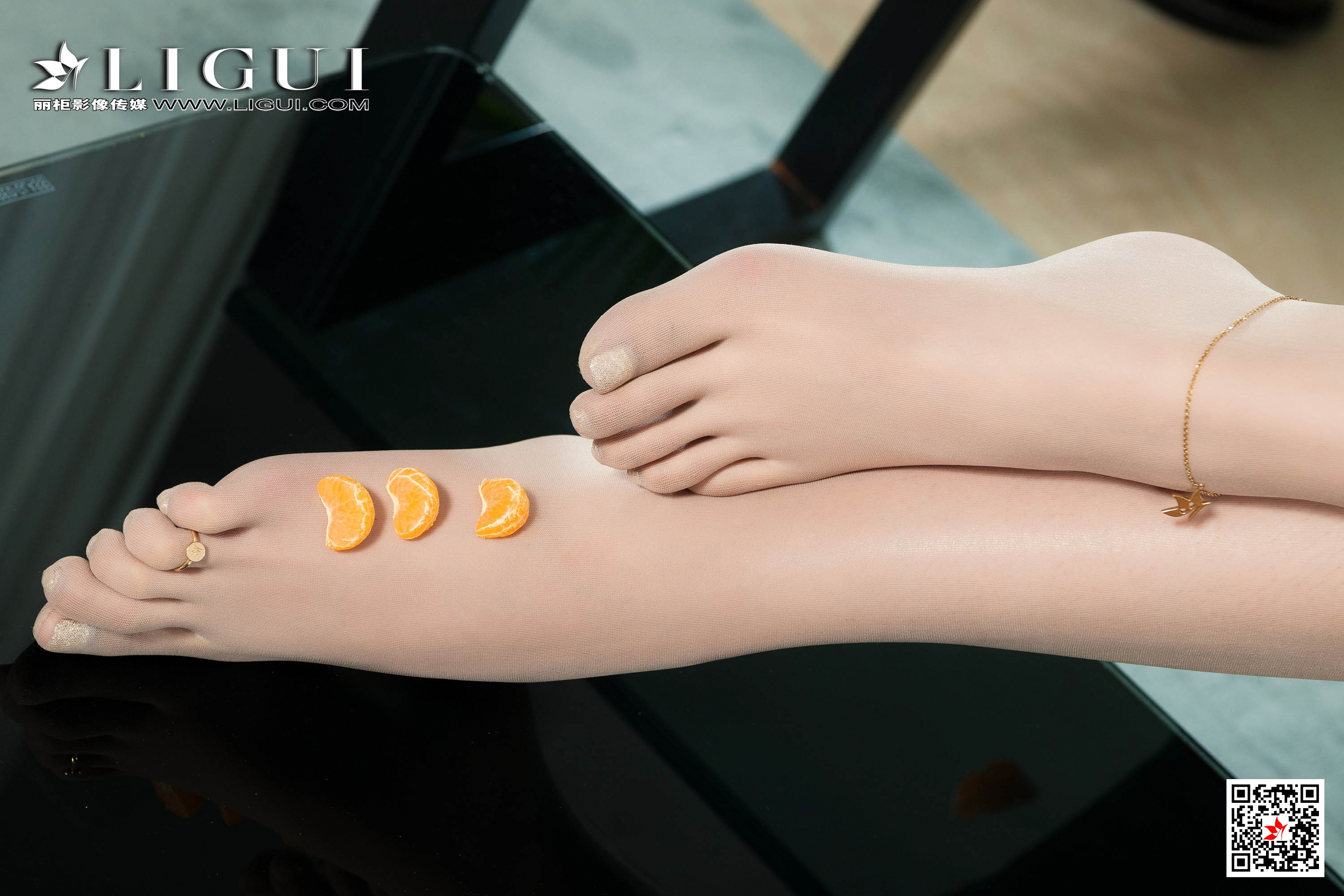 pretty lady dirty feet 112