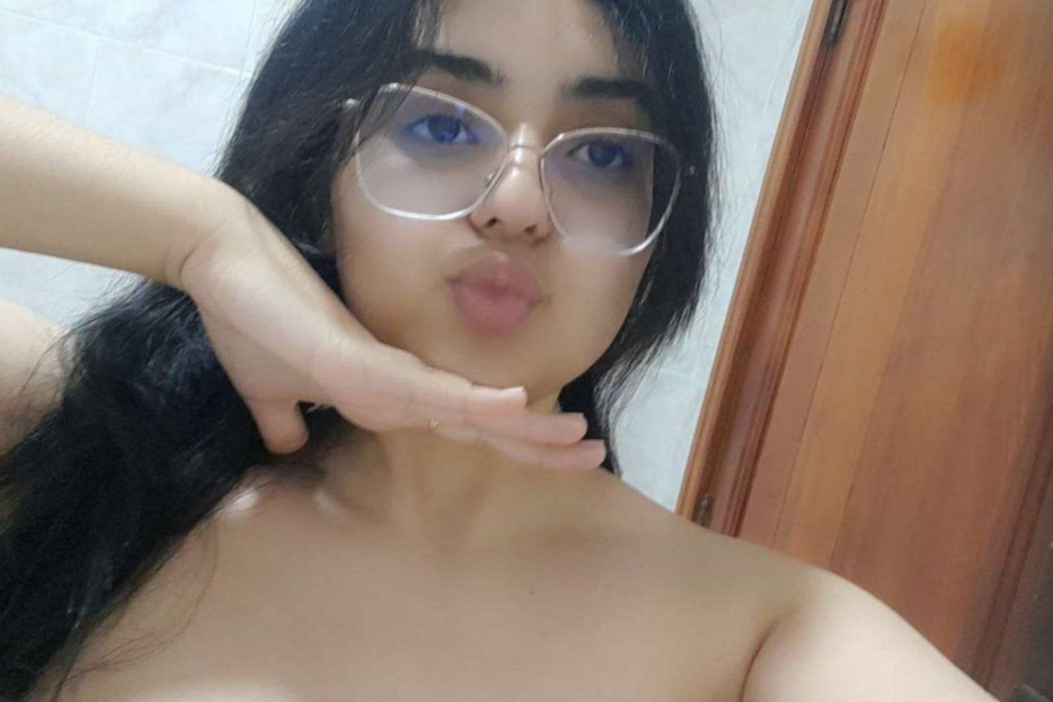 Shy Cute College Girl Pics