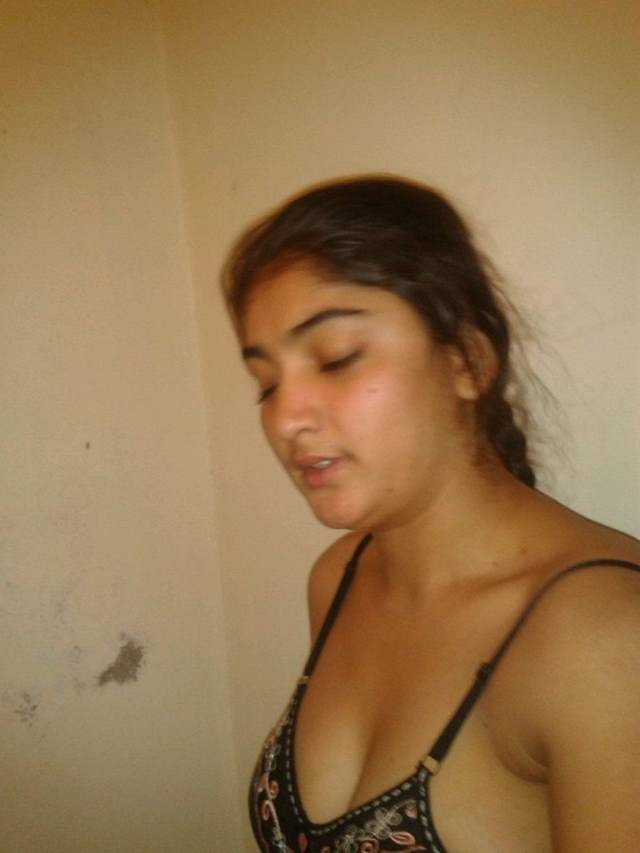 Village Punjabi Girls Hot Pics Clicked By Lover