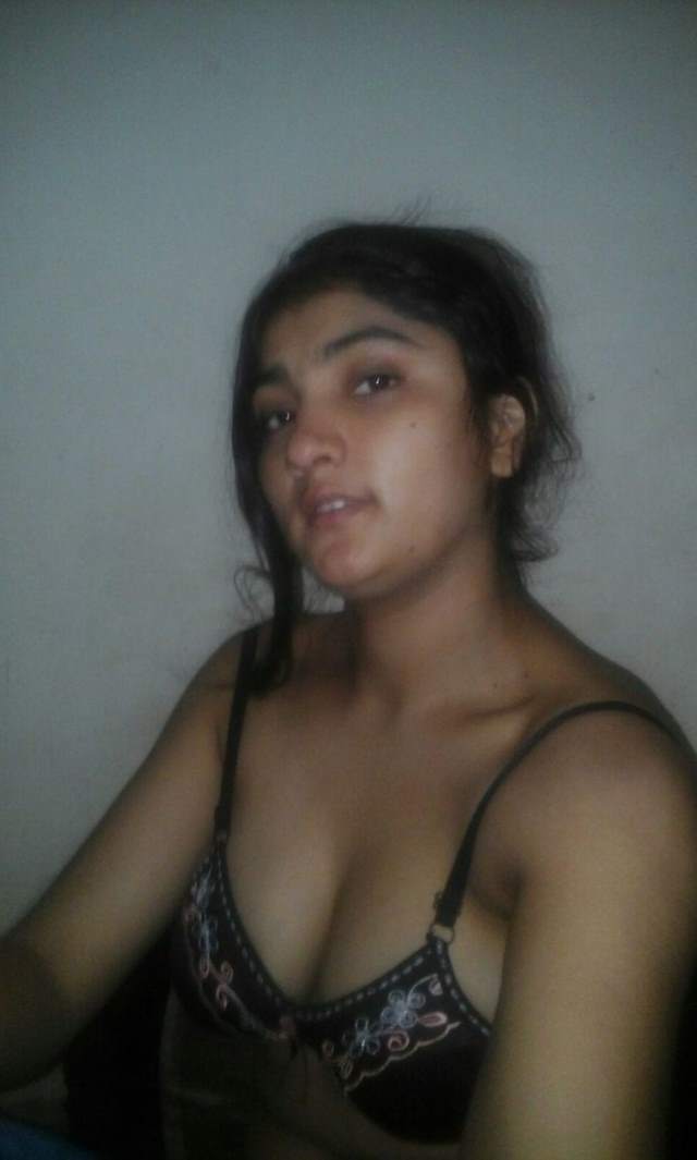 Village Punjabi Girls Hot Pics Clicked By Lover