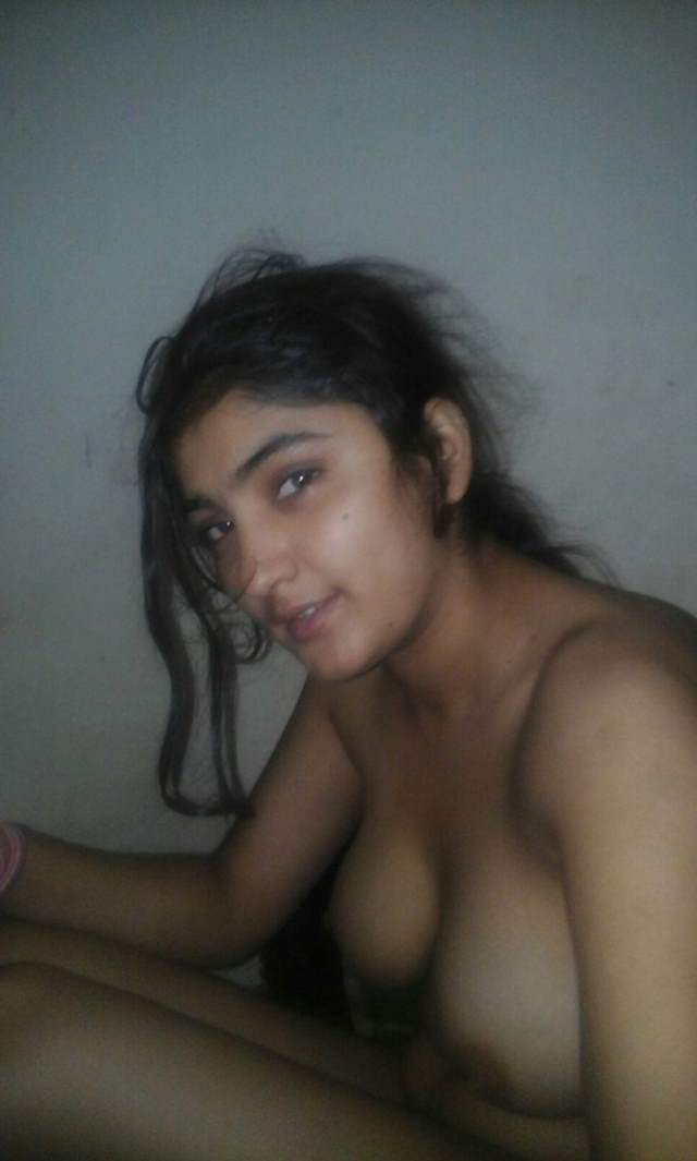 Village Punjabi Girls Hot Pics Clicked By Lover