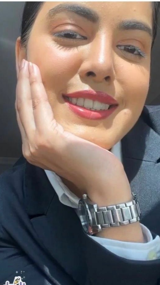 Delhi Final Year College Girl Hot Pics