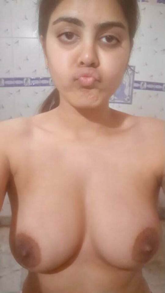 Delhi Final Year College Girl Hot Pics