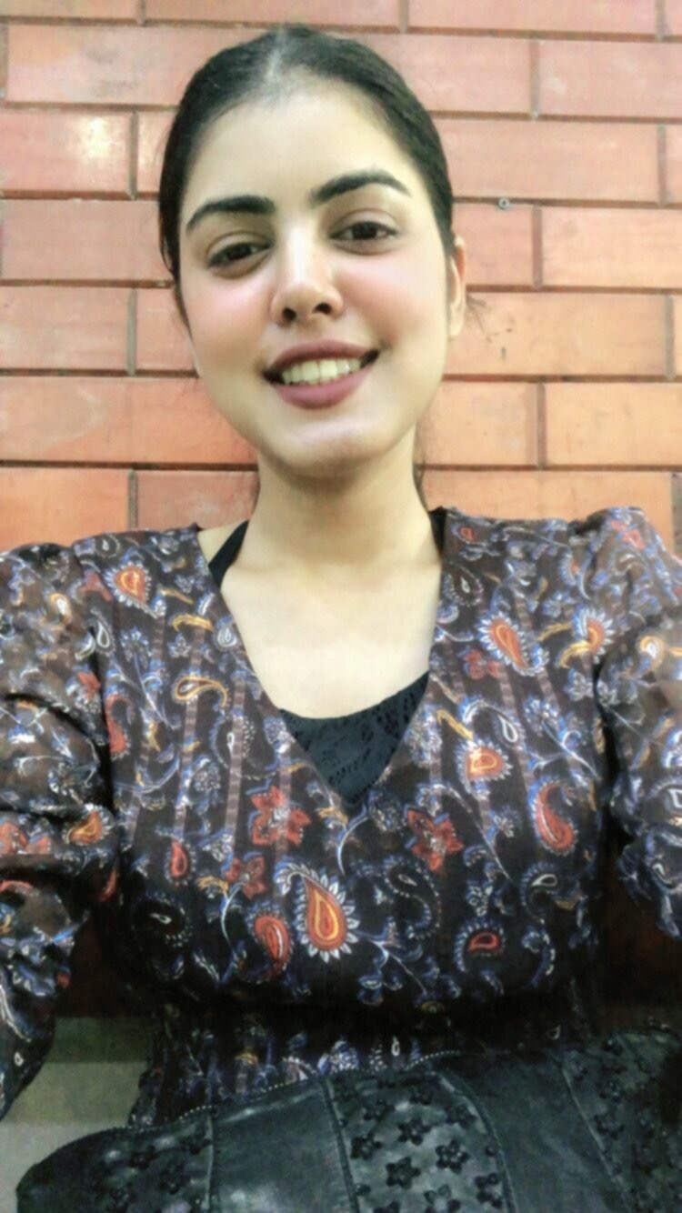 Delhi Final Year College Girl Hot Pics