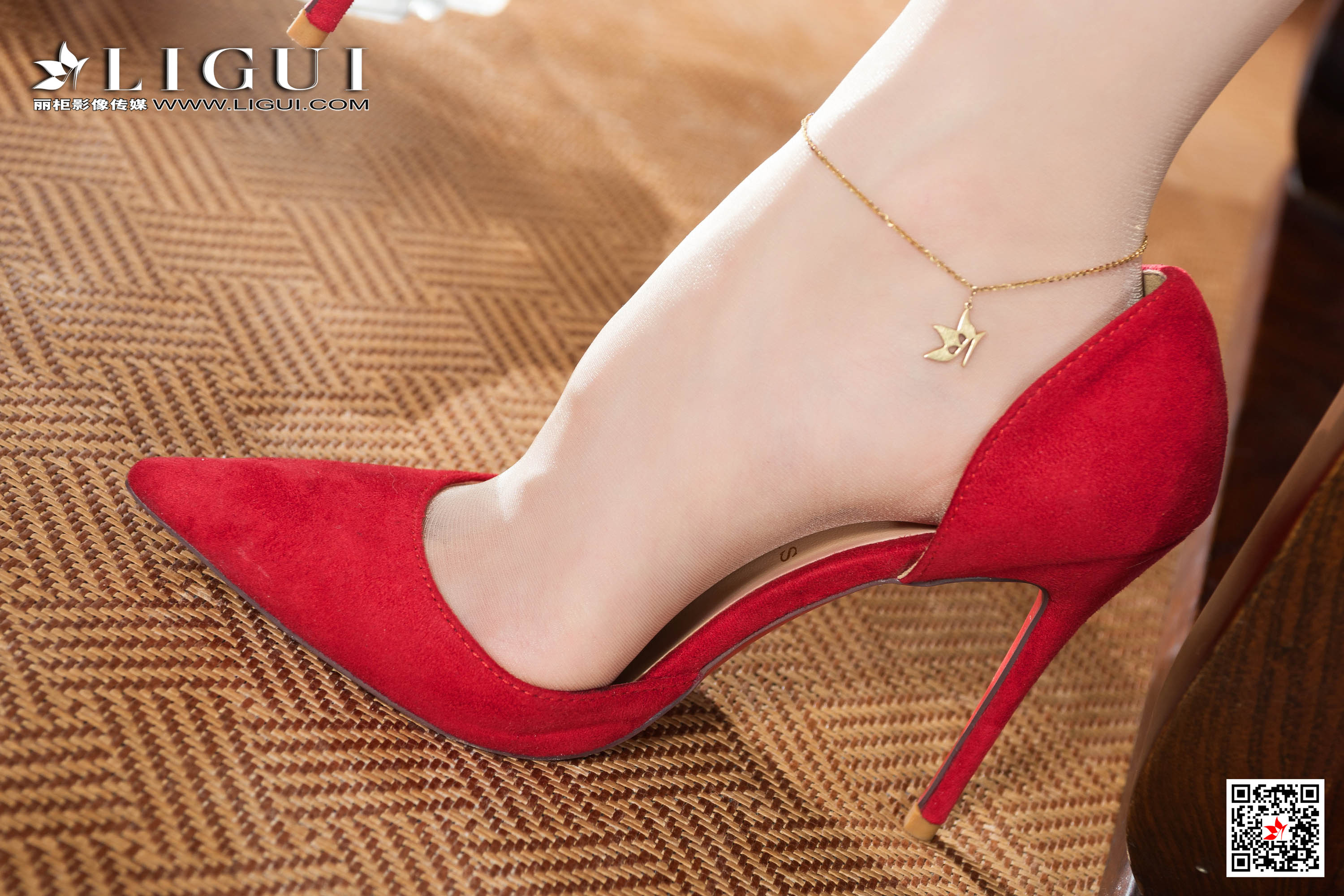 pretty lady dirty feet 119