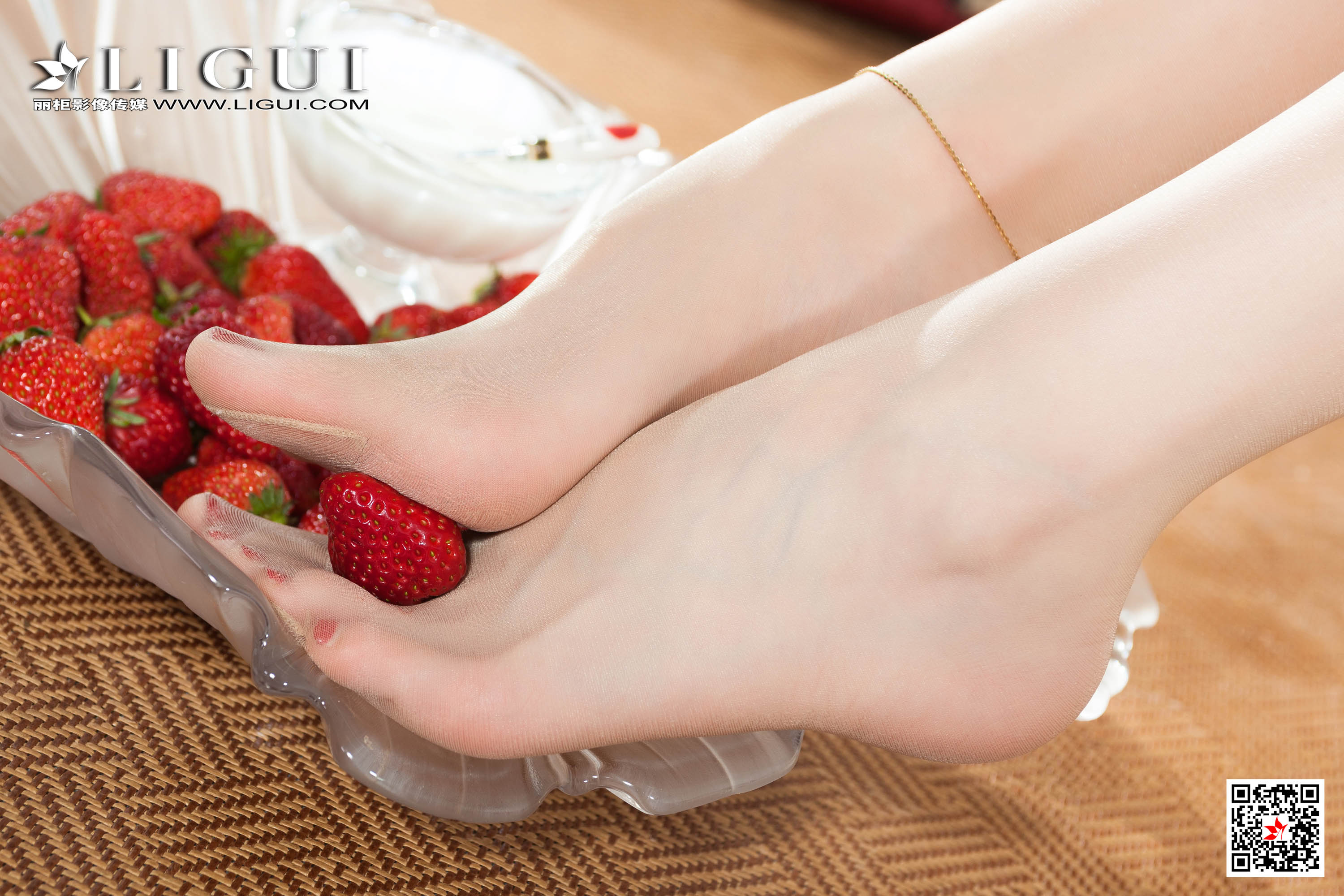 pretty lady dirty feet 119