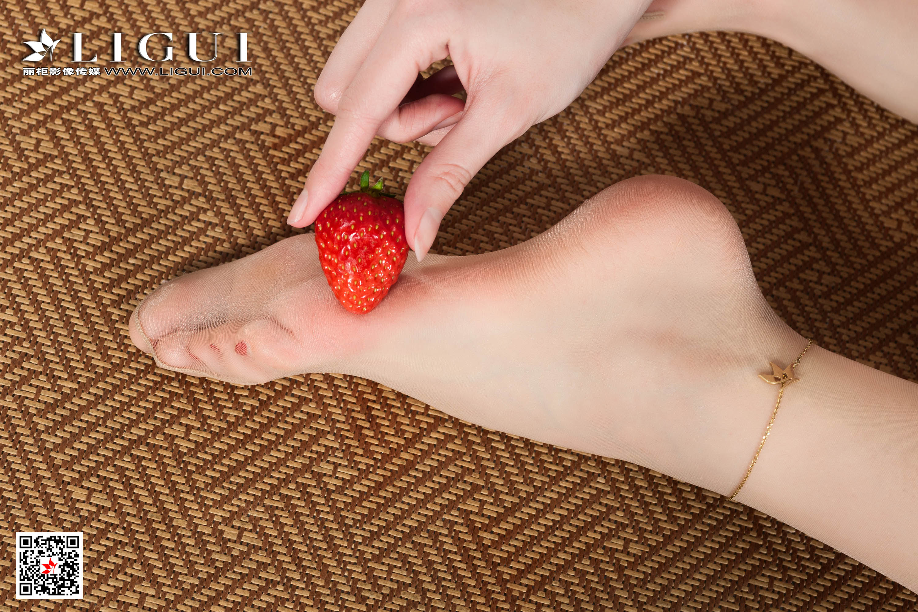 pretty lady dirty feet 119