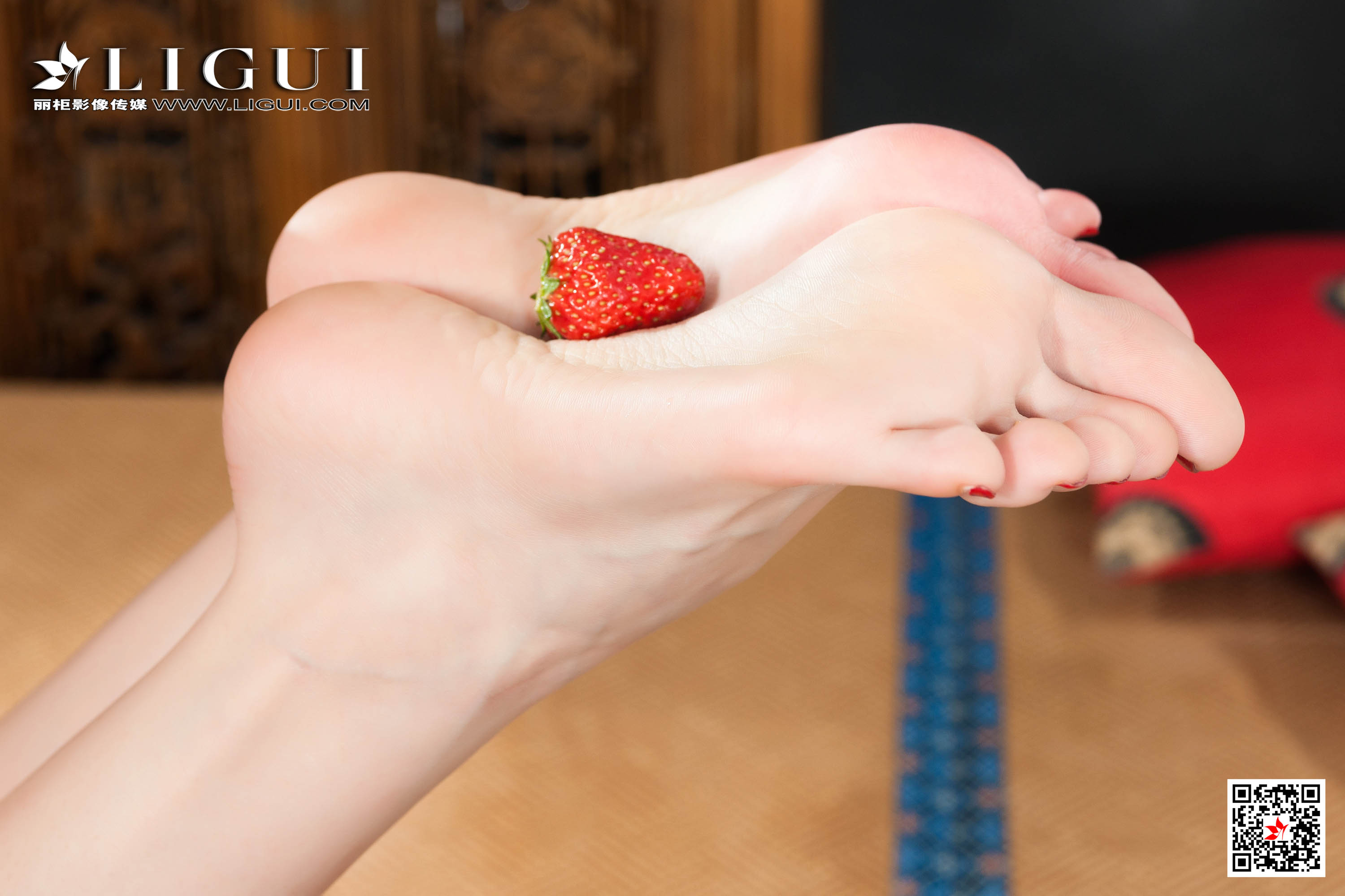 pretty lady dirty feet 119