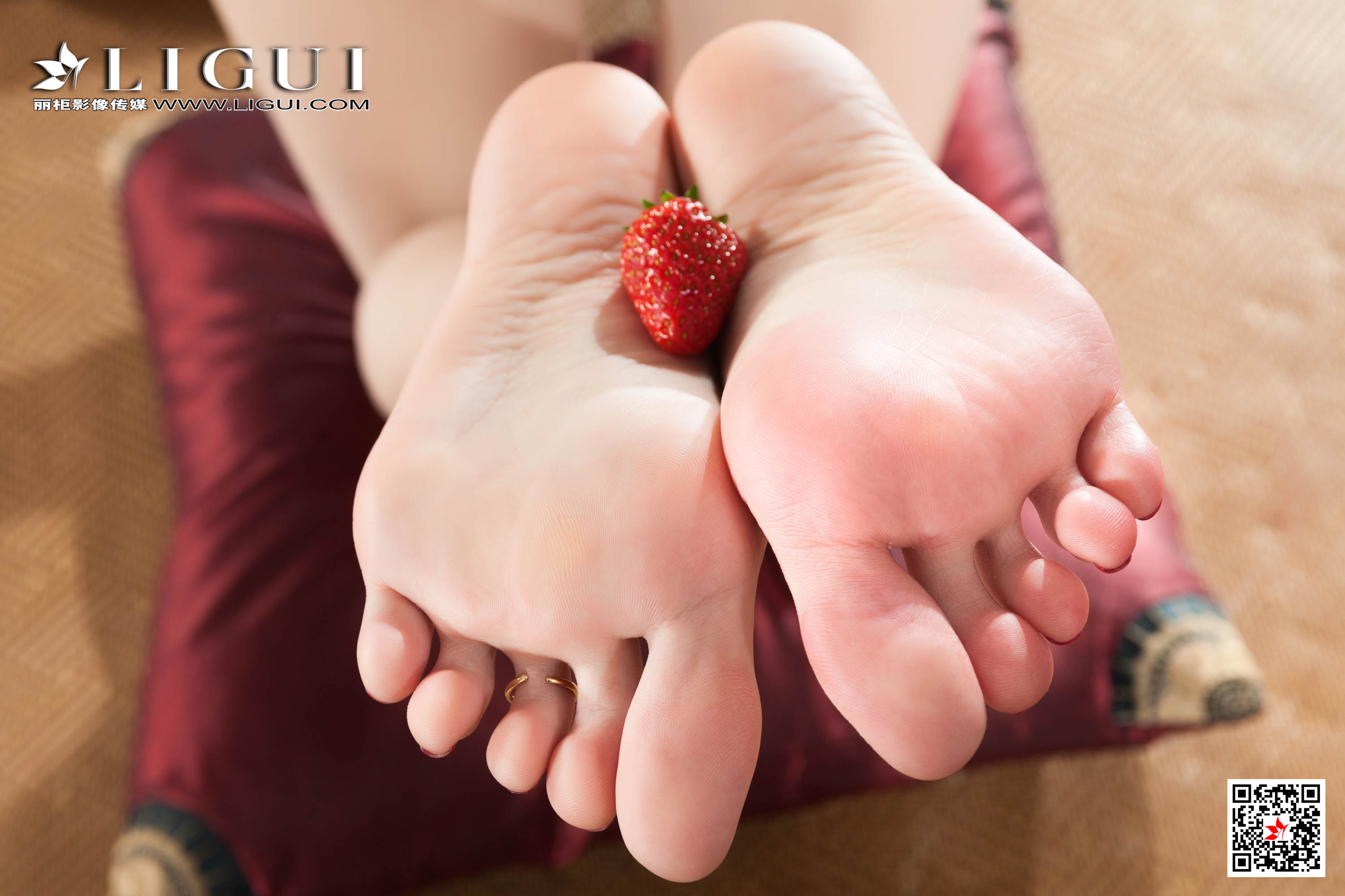 pretty lady dirty feet 119