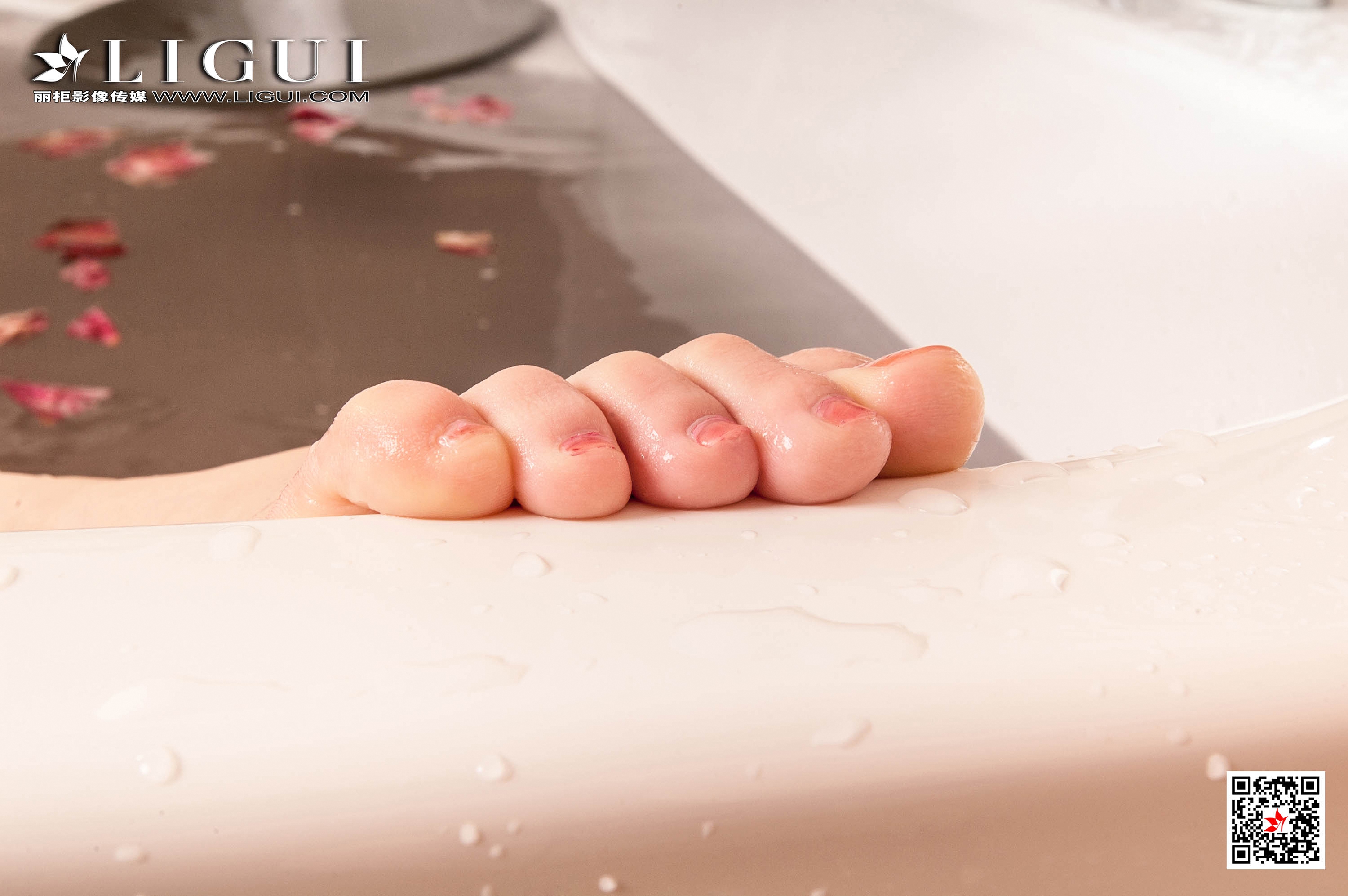 pretty lady dirty feet 121