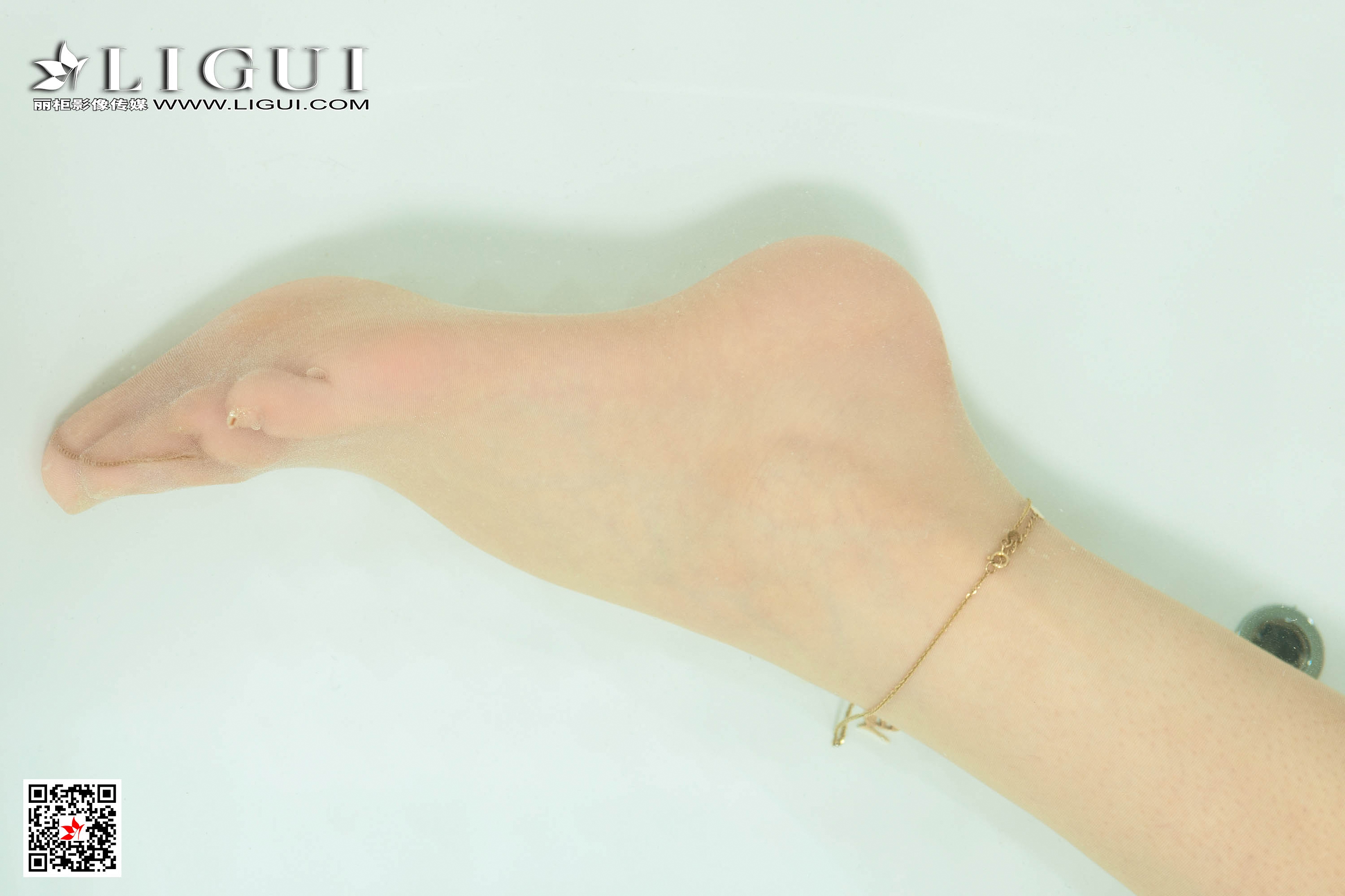 pretty lady dirty feet 122