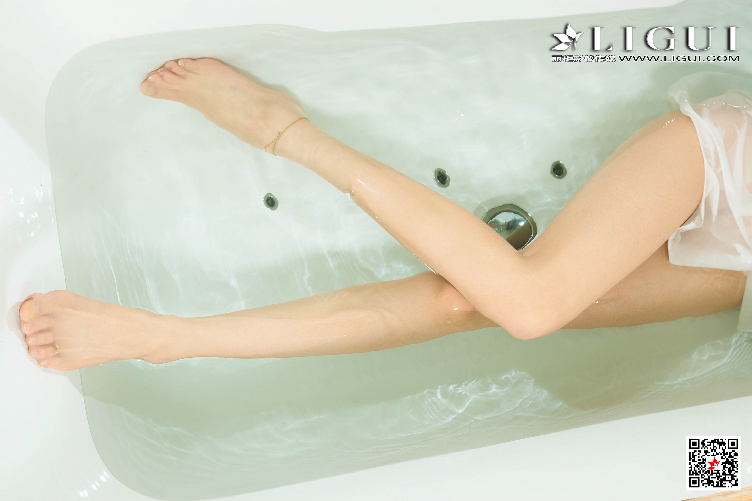 pretty lady dirty feet 122