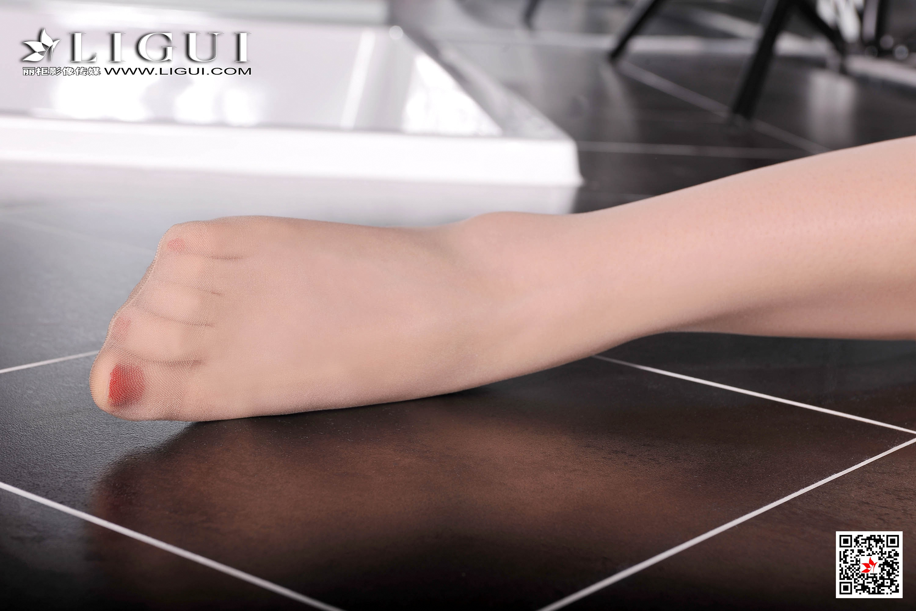 pretty lady dirty feet 126