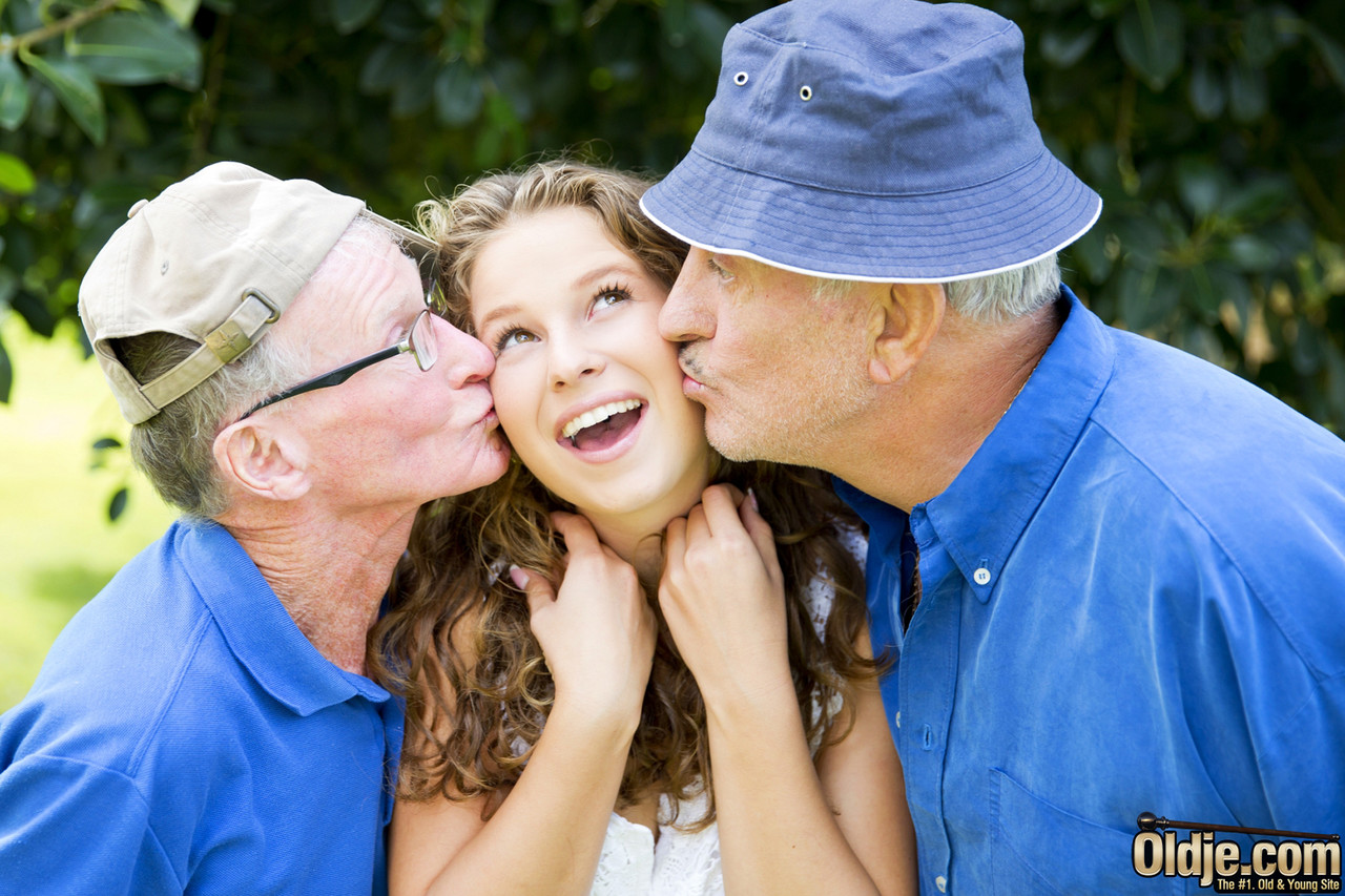 Cadelas novas fudendo com velhos