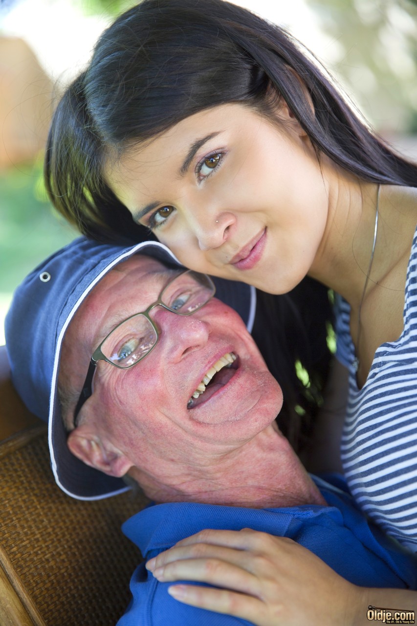 Cadelas novas fudendo com velhos