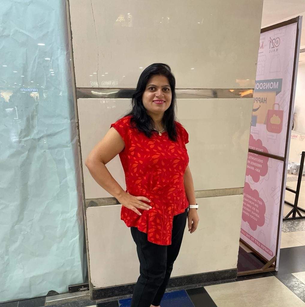 Radha Nagpal Bhabhi Showing her big boobs