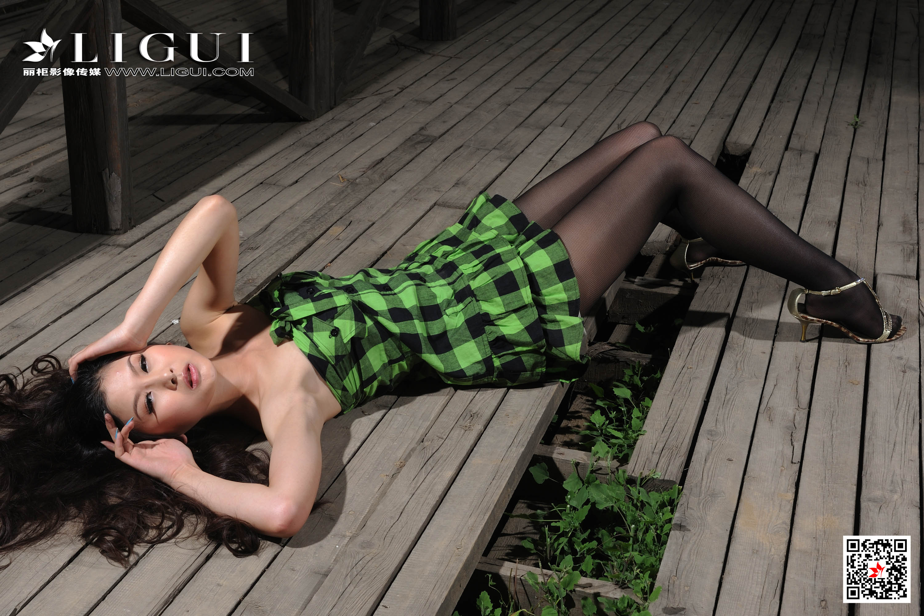 pretty lady dirty feet 130