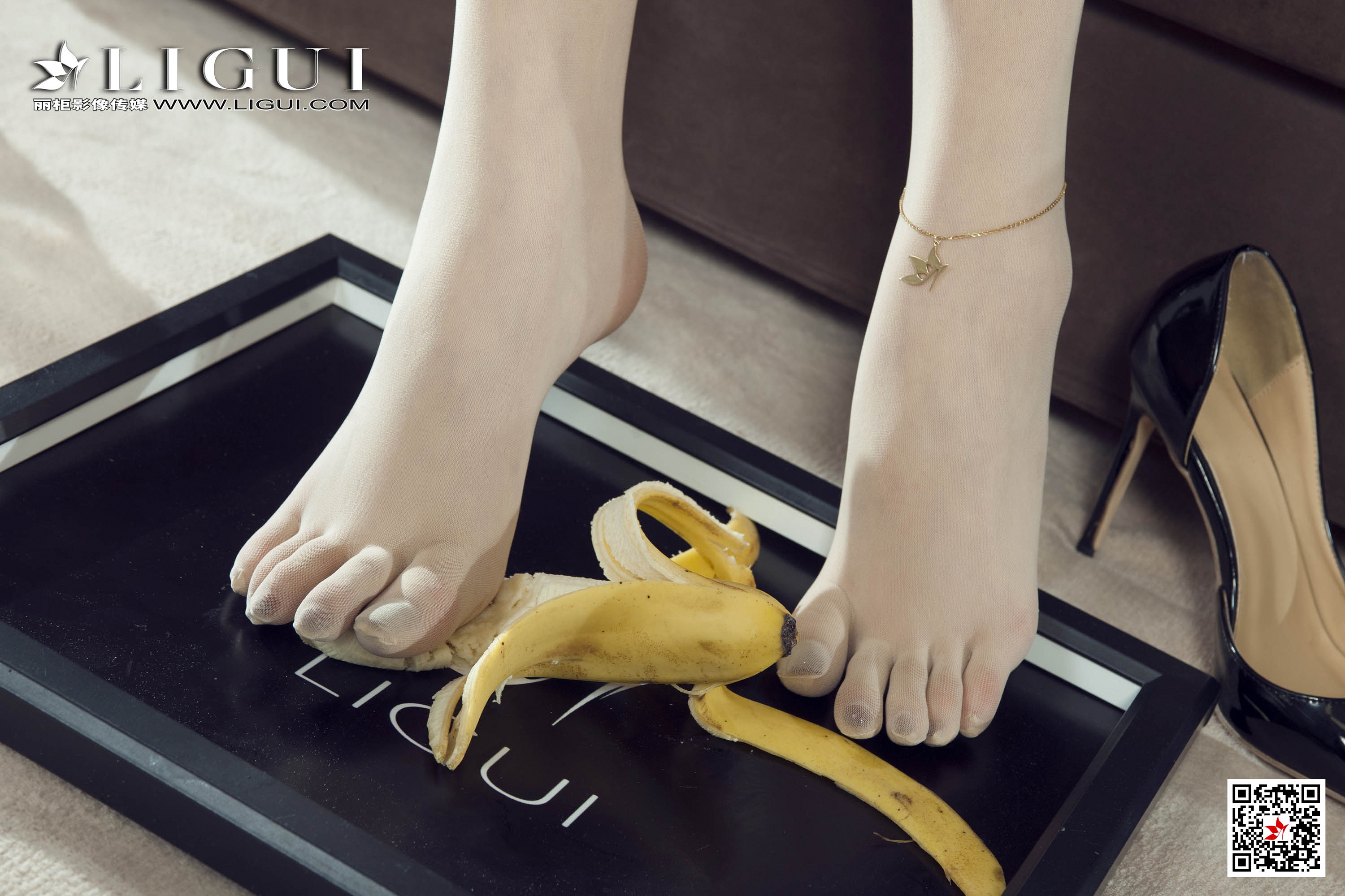 pretty lady dirty feet 131