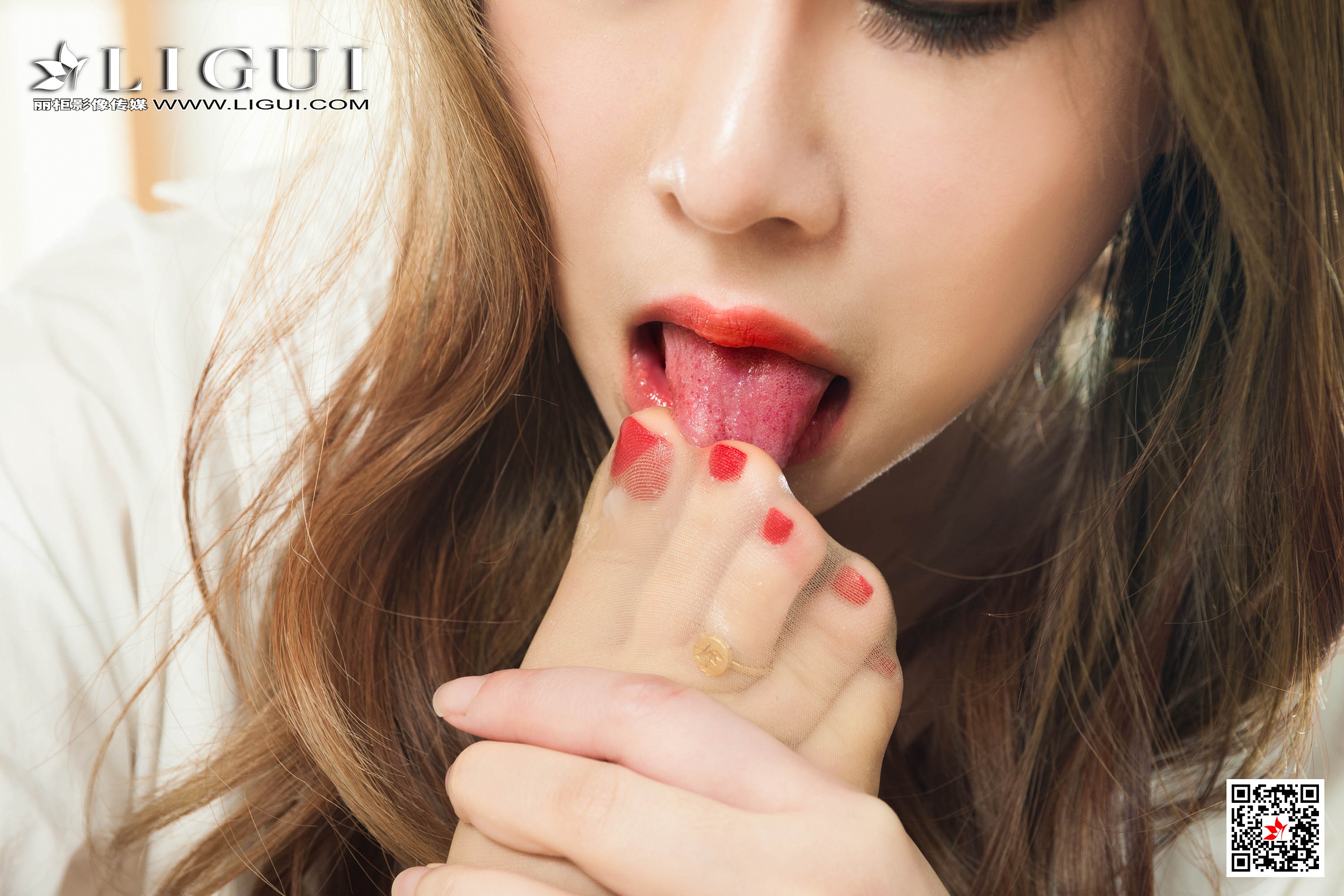 pretty lady dirty feet 132